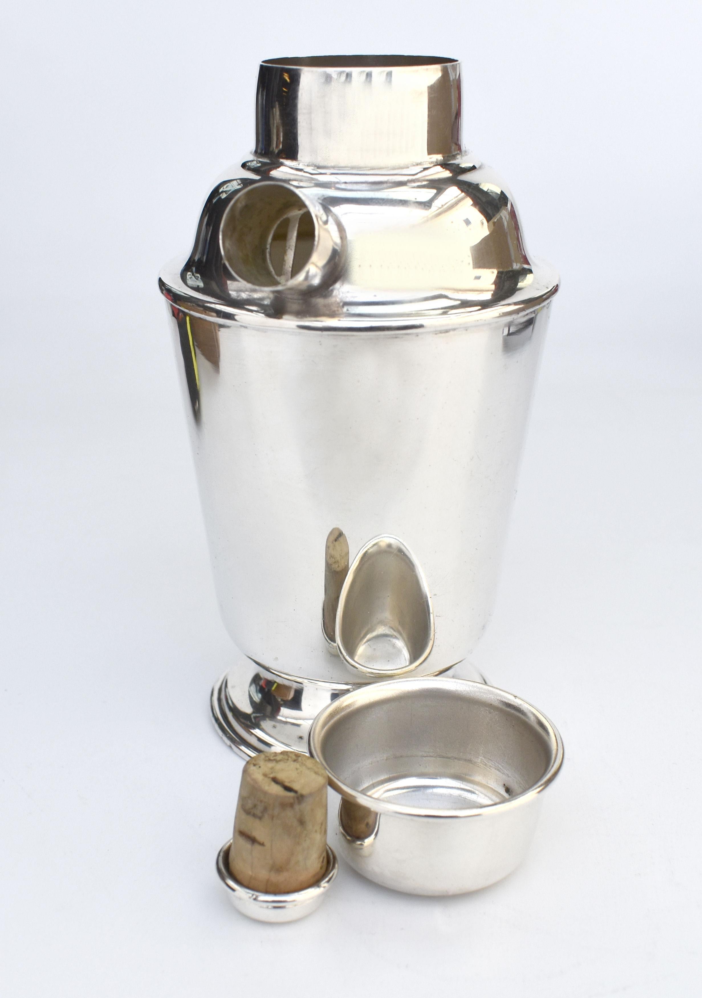 Art Deco Silver Plated Small Cocktail Shaker, Birmingham, England, circa 1930 2