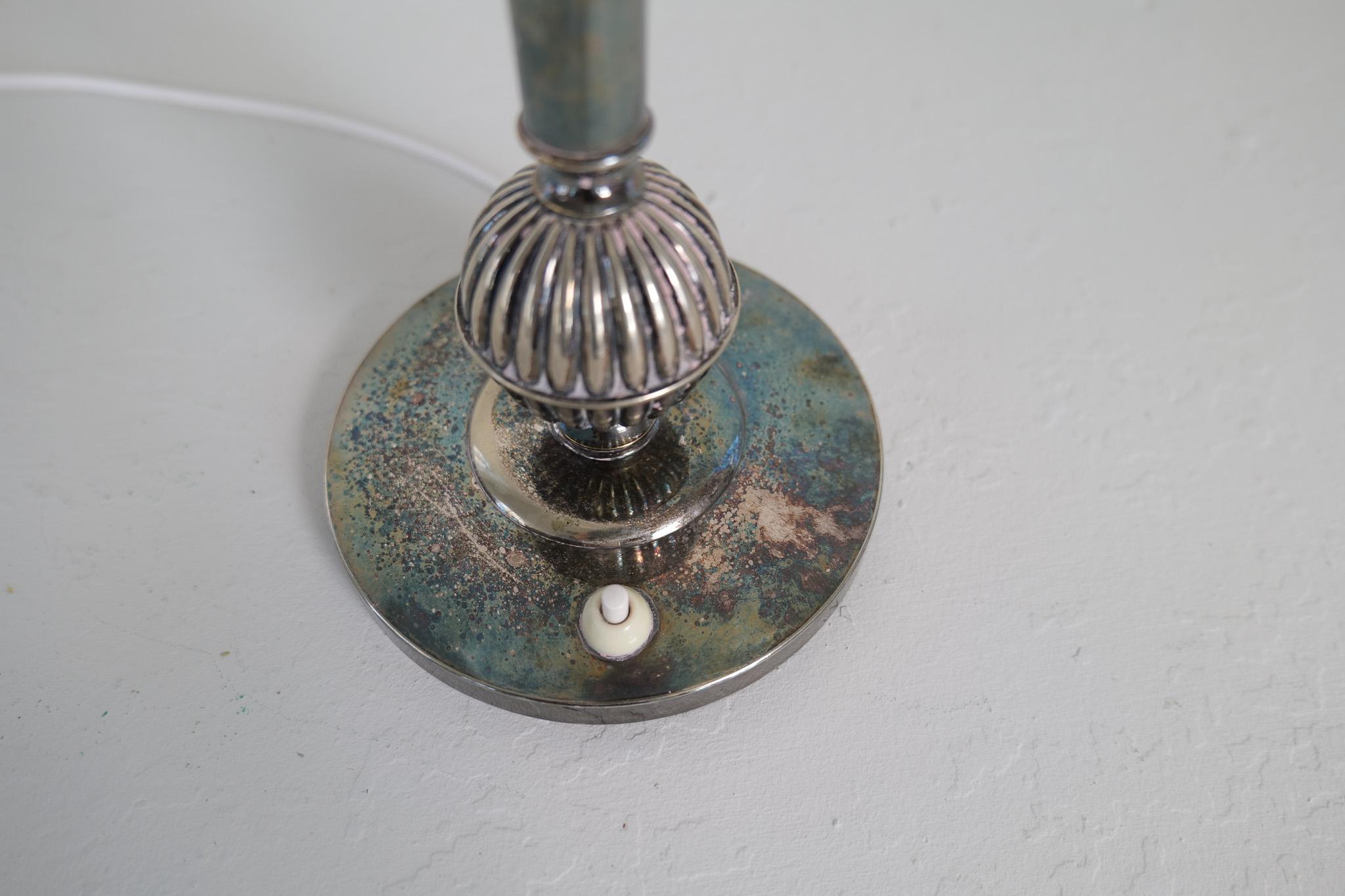 Lampada da tavolo Art Deco placcata in argento 1930 Svezia. in vendita 3