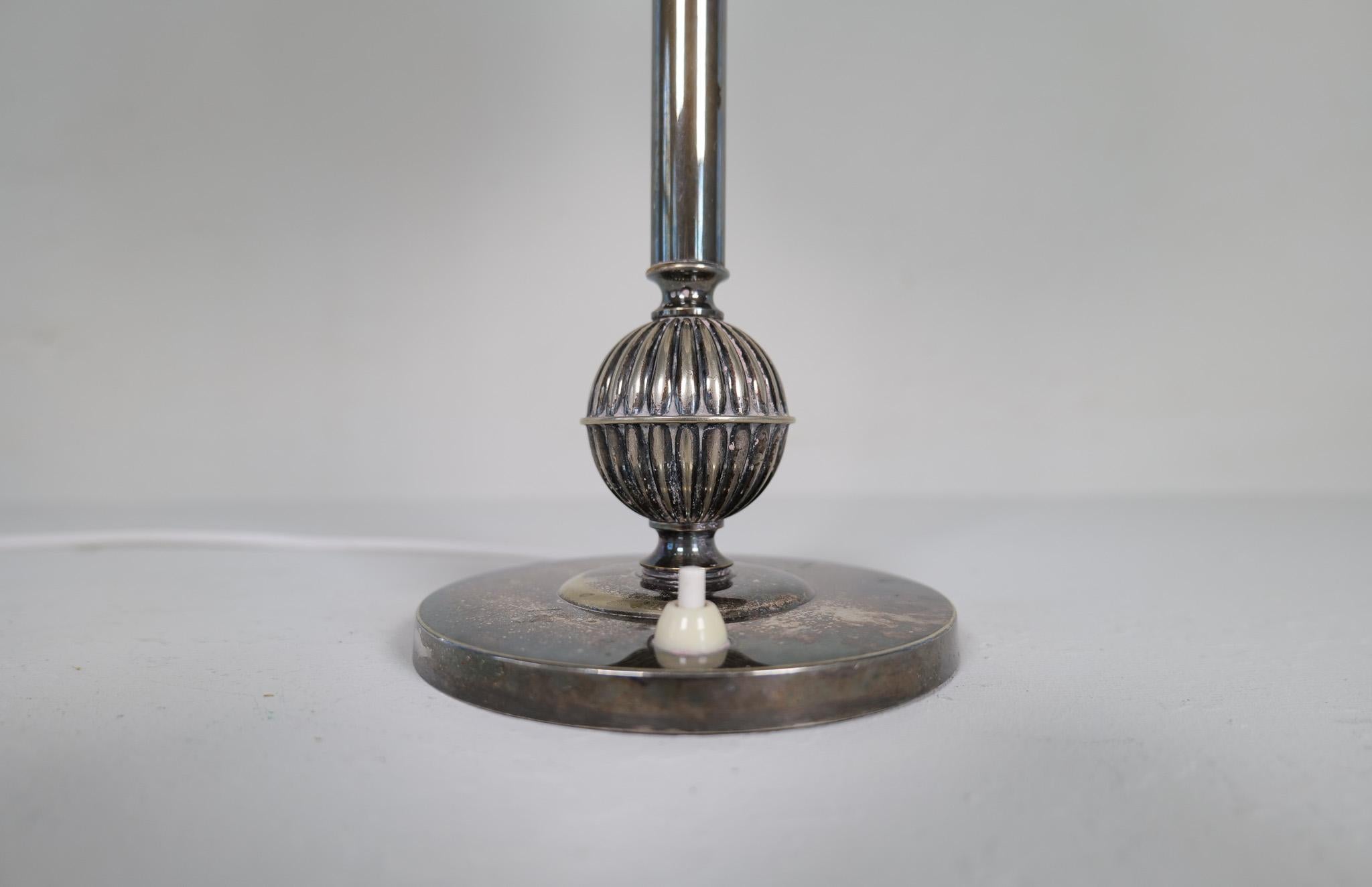 Lampada da tavolo Art Deco placcata in argento 1930 Svezia. In condizioni discrete in vendita a Hillringsberg, SE