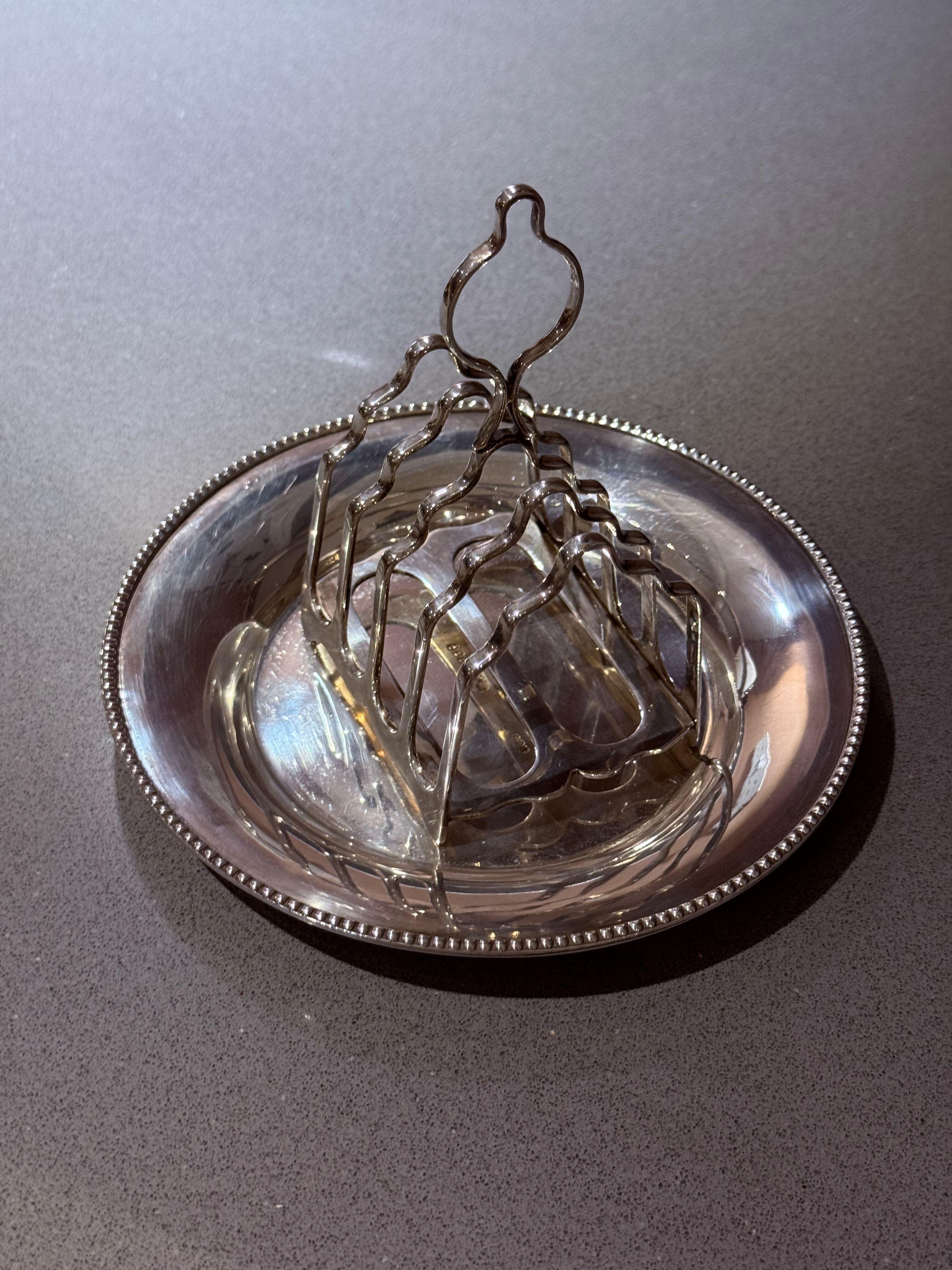 Brushed Art Deco Silver-Plated Toast Rack with Matching Tray, Vintage English Breakfast For Sale