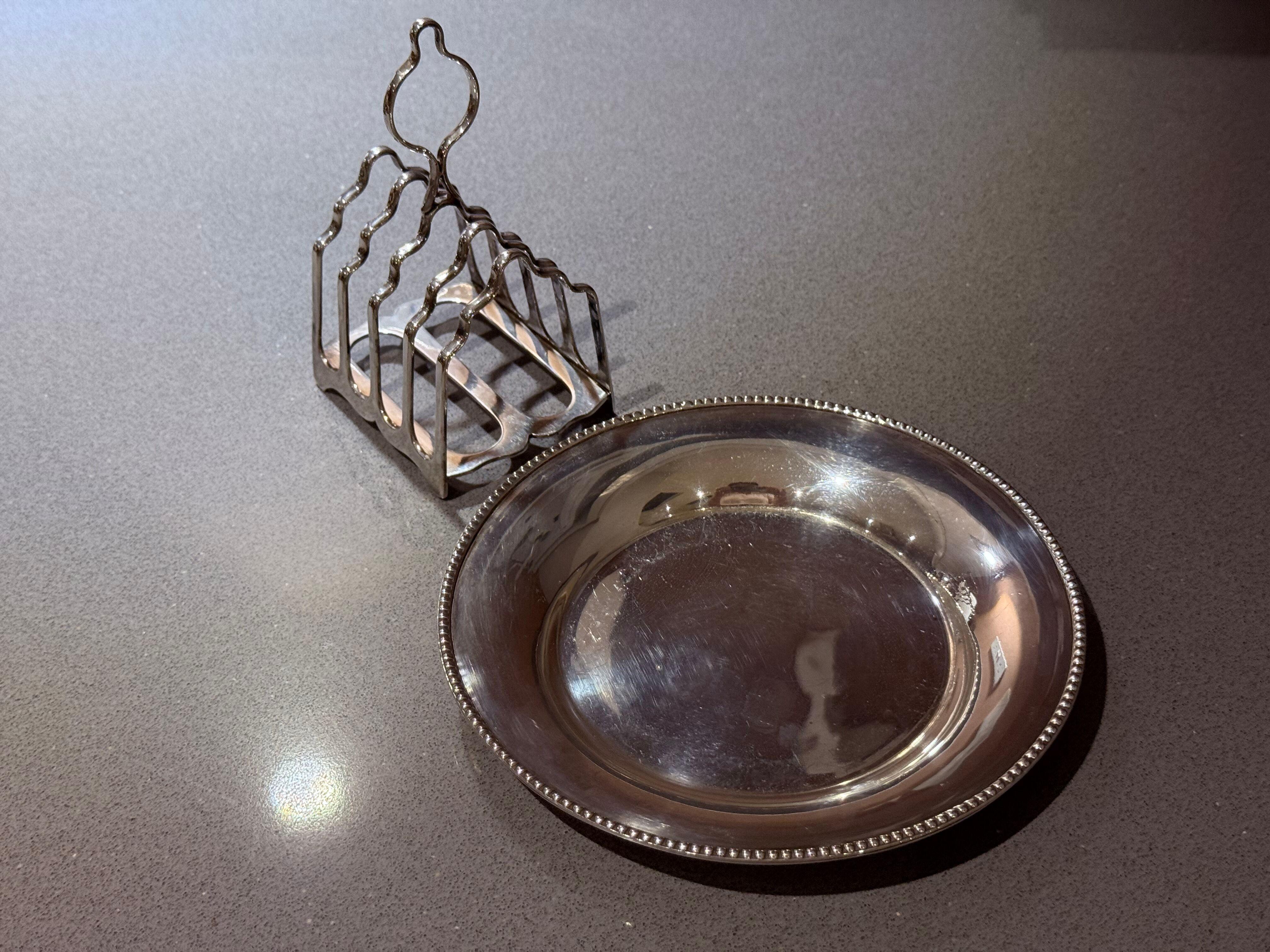 Art Deco Silver-Plated Toast Rack with Matching Tray, Vintage English Breakfast For Sale 1