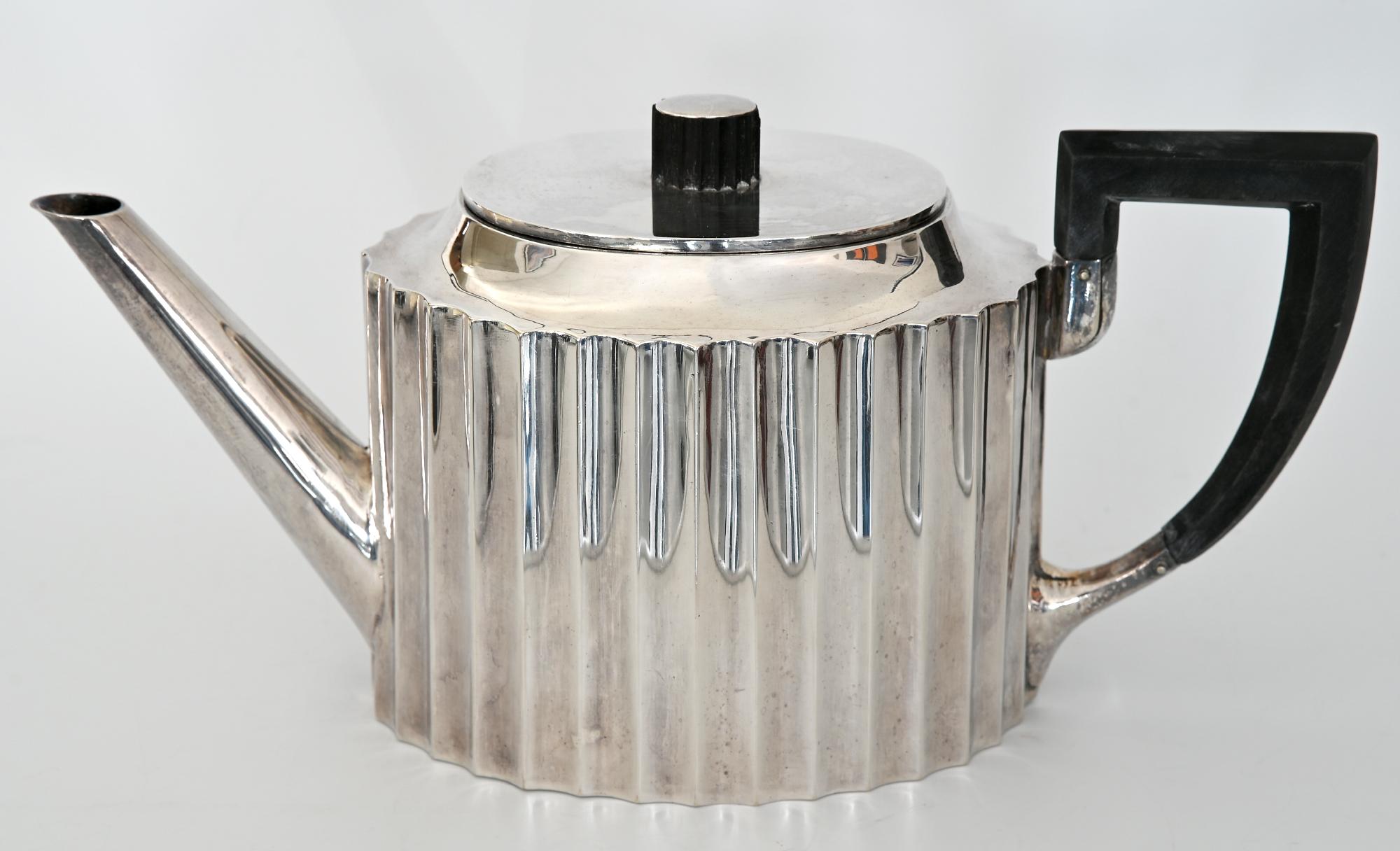 Art Deco Silver Tea and Coffee Set with Tray 5 Pieces, Silver 4.2 Kg In Good Condition In Epfach, DE