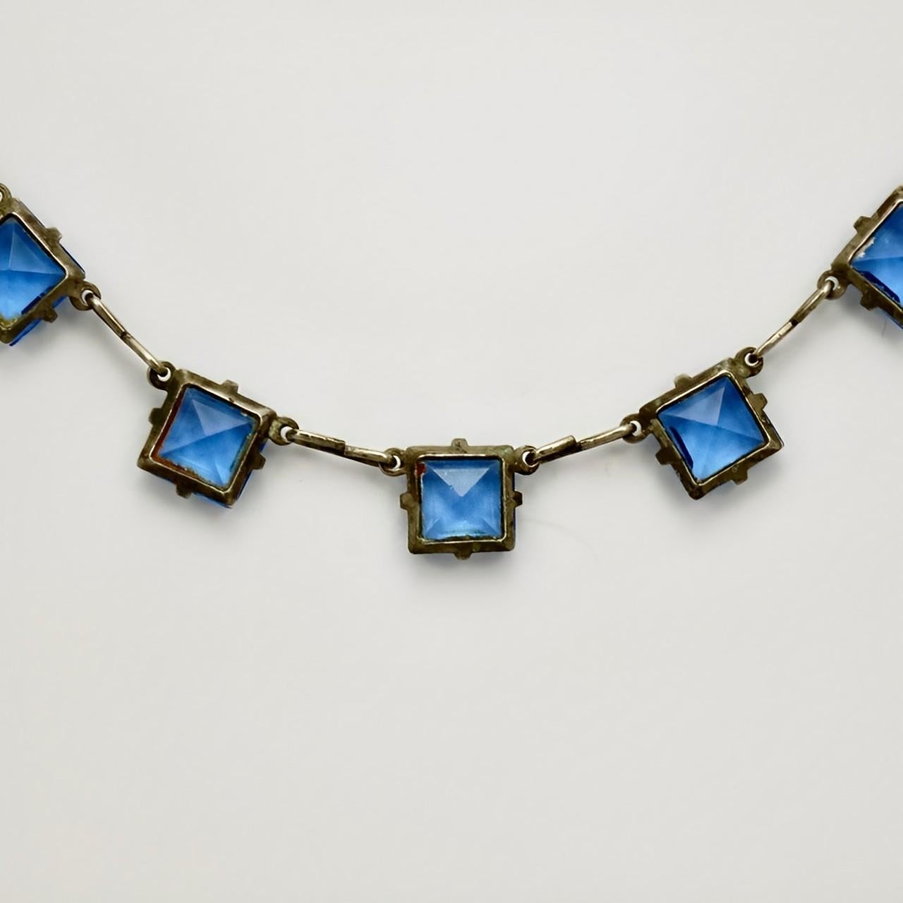 Art Deco Silver Tone Chain Necklace with Square Azure Blue Glass Crystals In Good Condition For Sale In London, GB