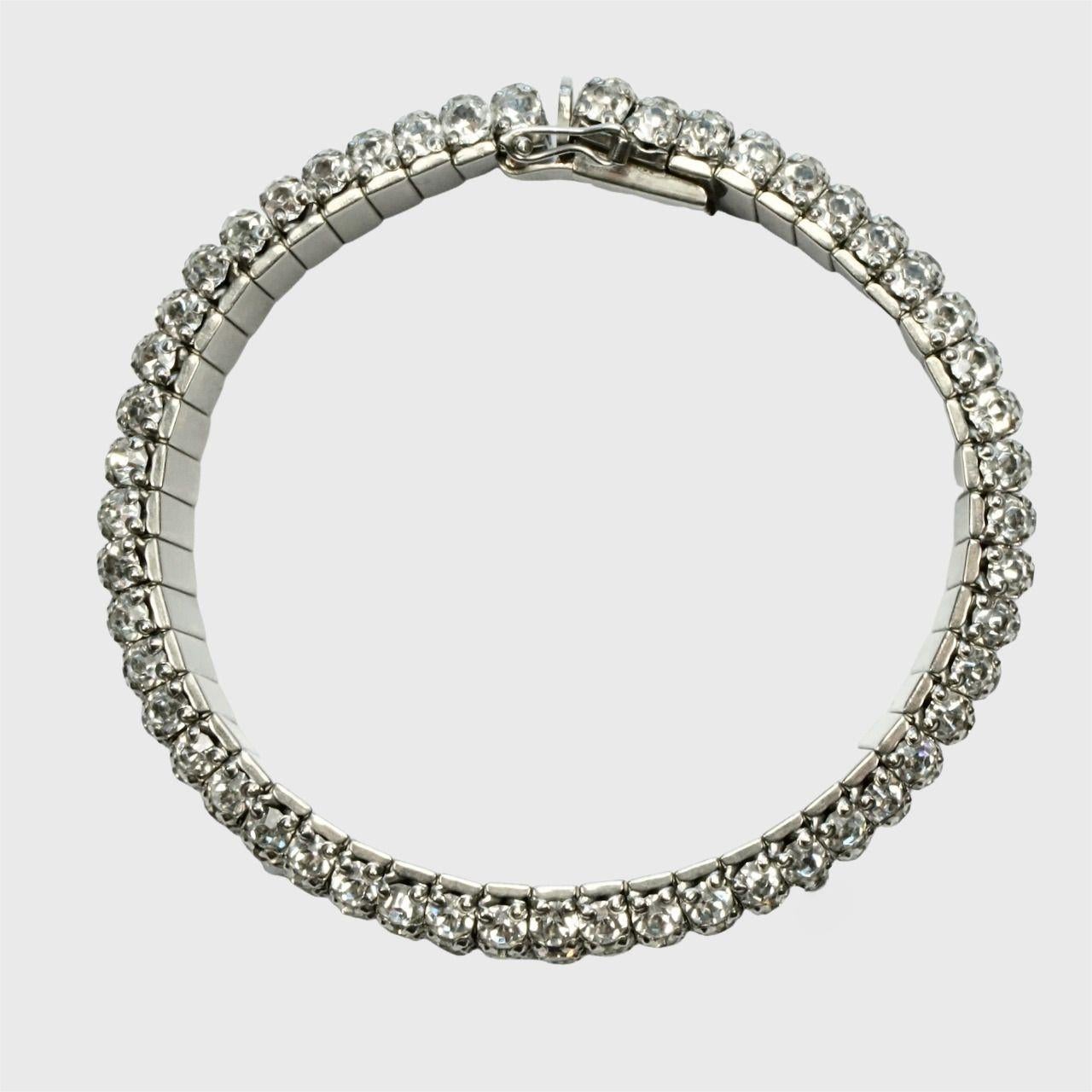 Bracciale Art Deco in tonalità argento con cinque file di strass incastonati A Link in vendita 2
