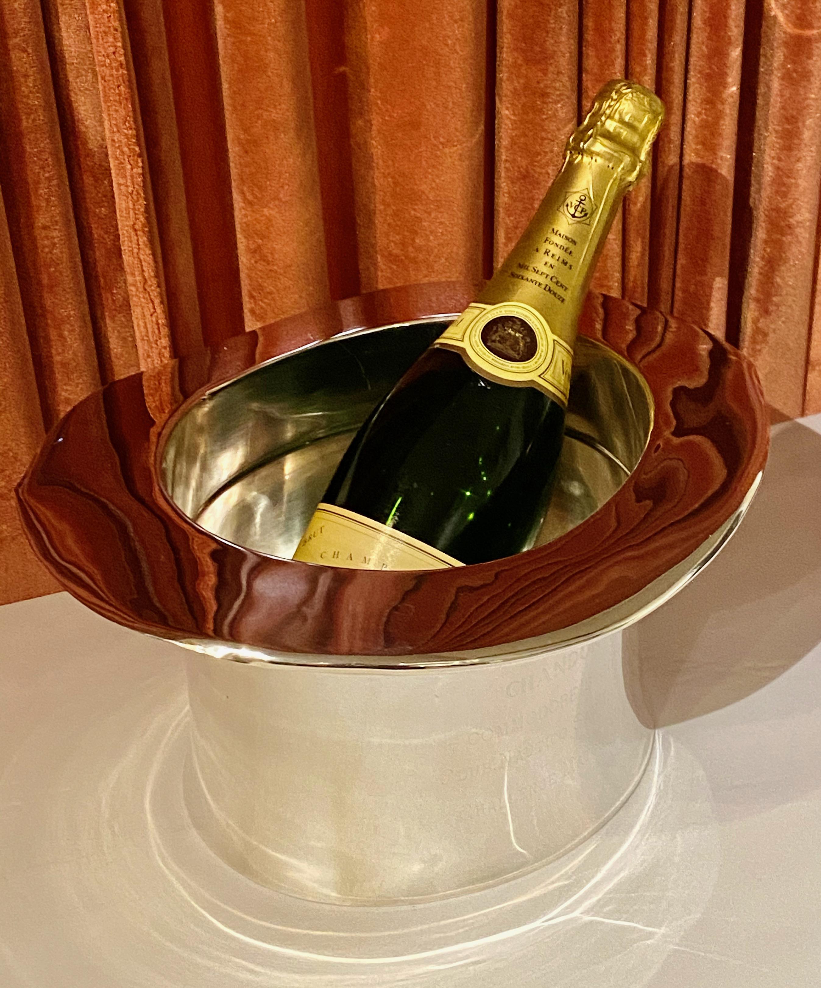 This silver-plated top hat champagne ice bucket combines elegance with a touch of humor. What could be more iconic, more Art Deco than something that conjures up a Fred Astaire and Ginger Rogers movie? Fanciful and practical, this will be something