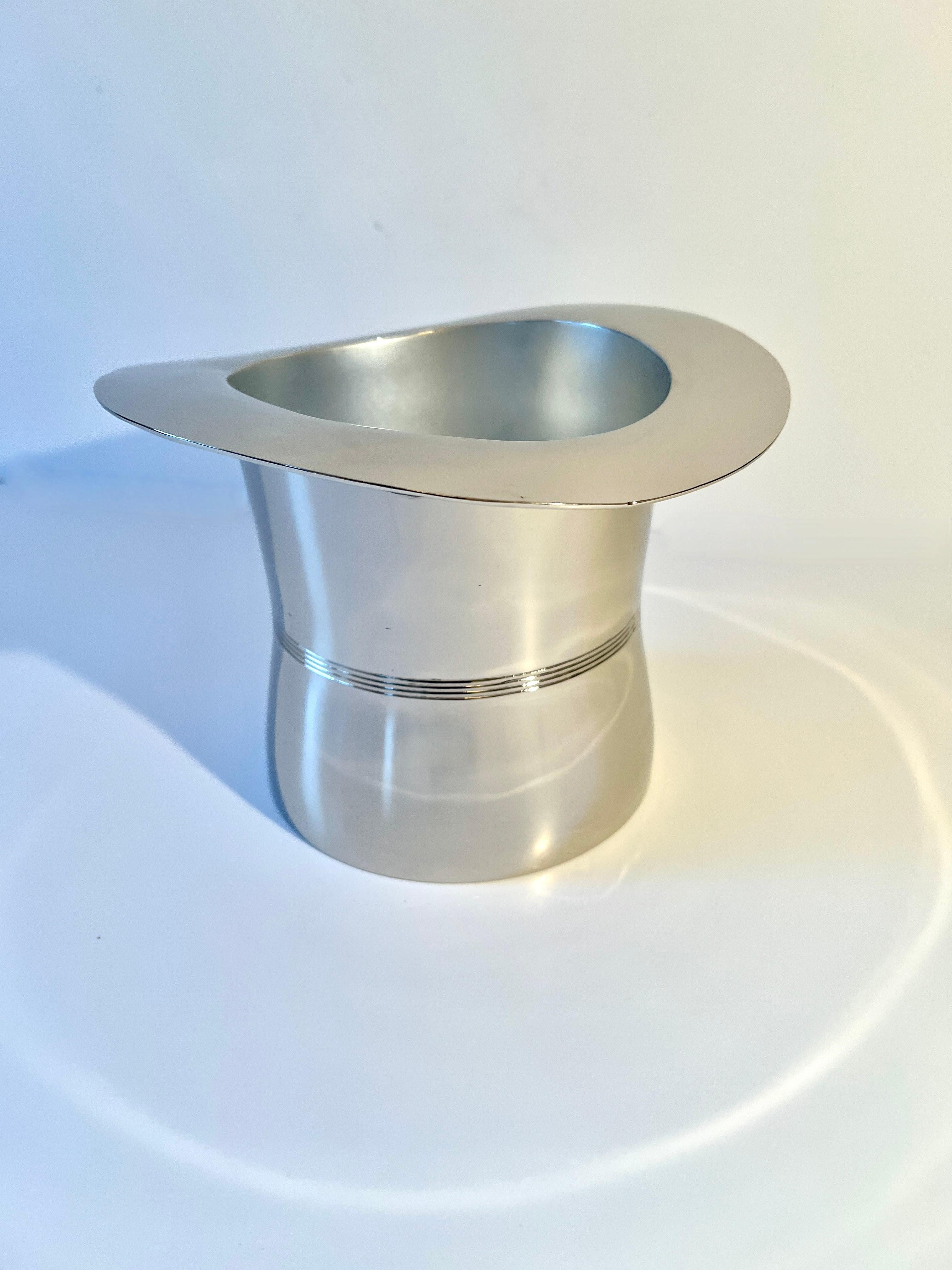A wonderfully sophisticated and classic Art Deco Ice or Champagne bucket in the shape of a top hat. 

Newly plated and ready for use - a true conversation piece for the bar- ideal for special occasions like the Holiday's or New Years, wedding gift,