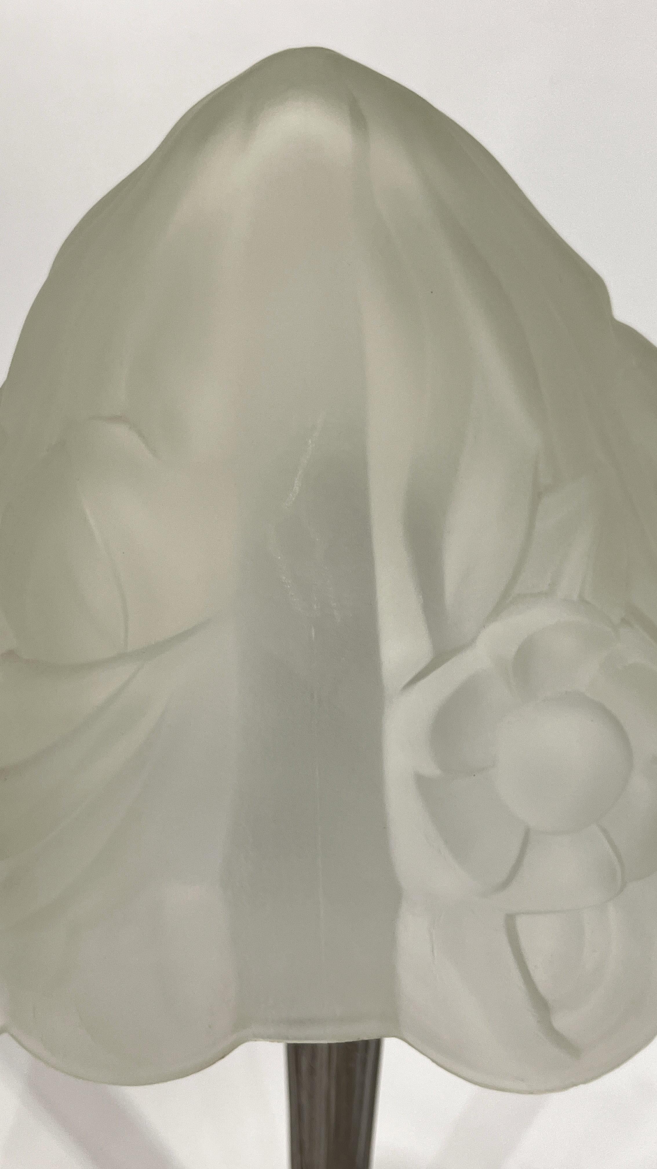 Art Deco Silvered Bronze and Frosted Glass Table Lamp For Sale 9