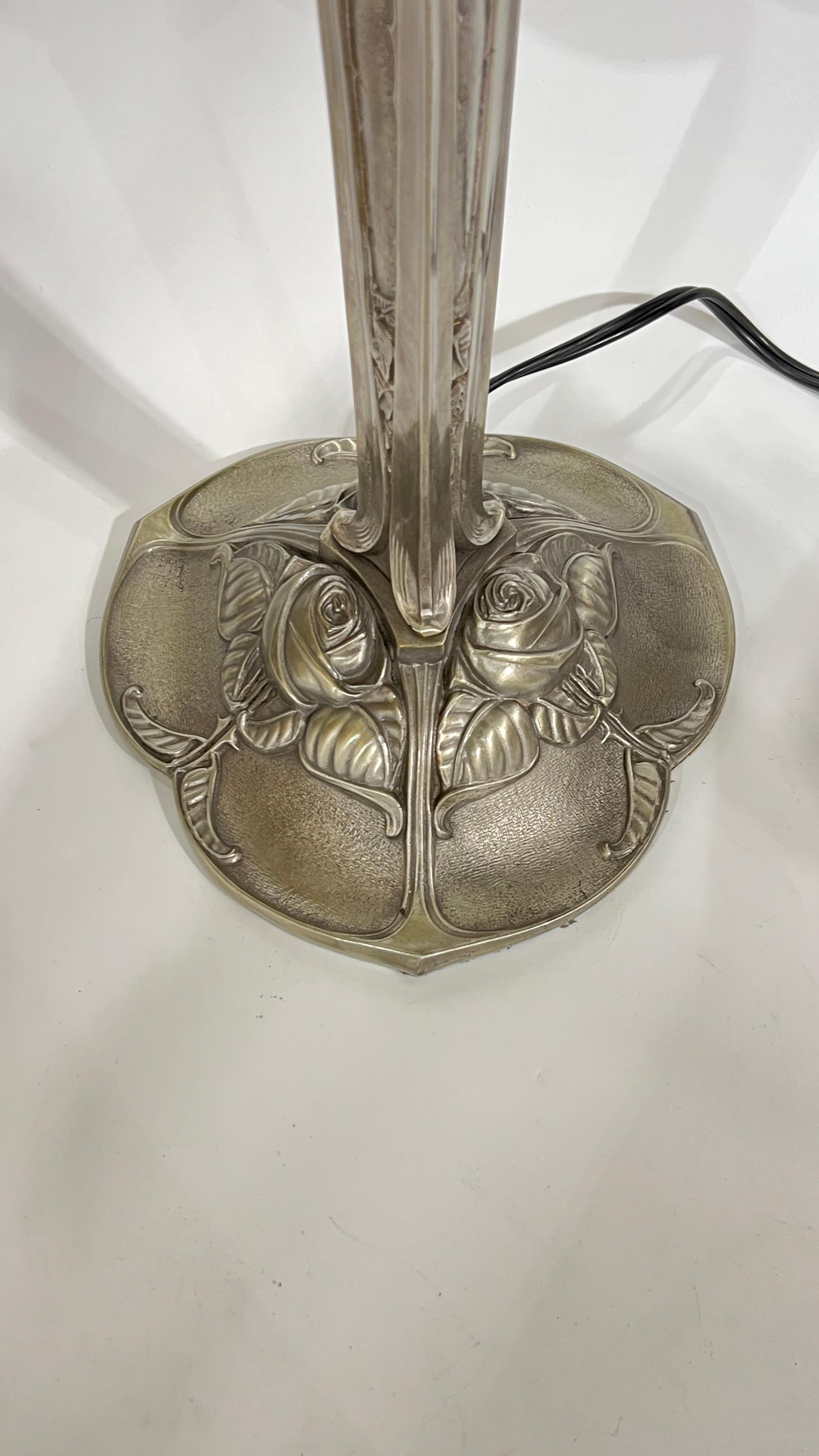 Art Deco Silvered Bronze and Frosted Glass Table Lamp For Sale 3