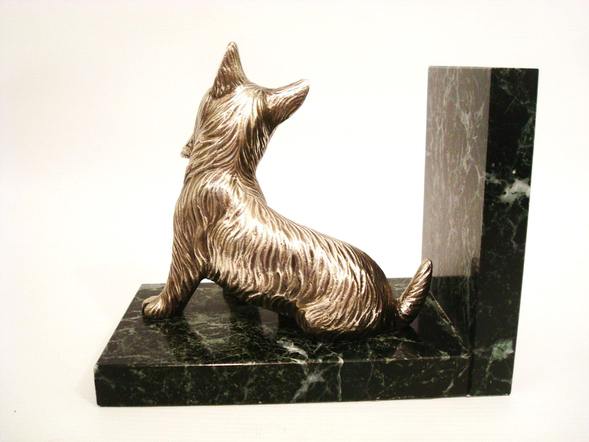 Versilberte Bronze-Buchstützen im Art déco-Stil mit schottischen Terriern und Hunden im Angebot 2