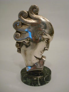 Buste sculpté en bronze argenté Art déco d'une femme/France, 1930