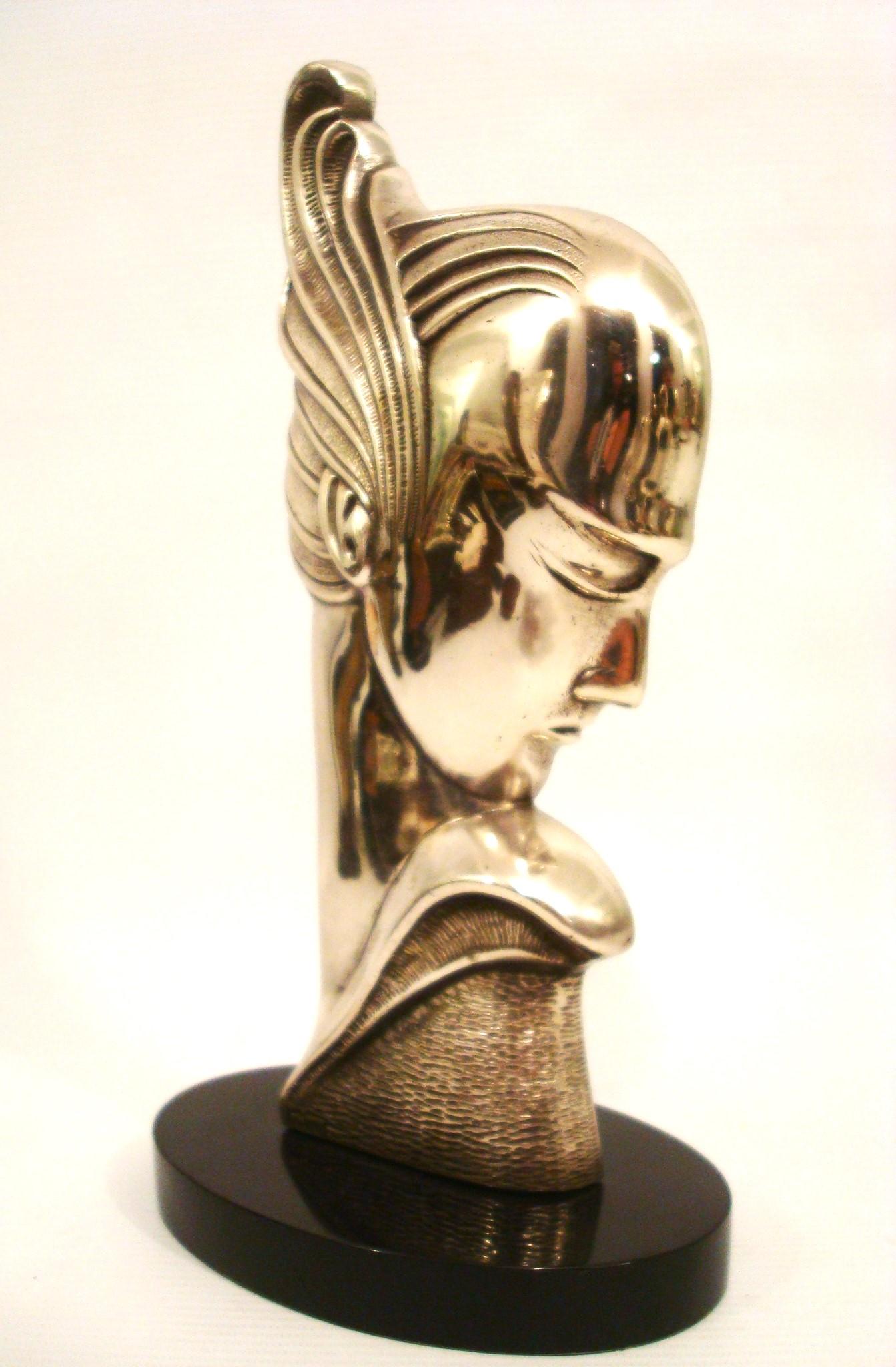 Escultura Art Decó de busto de mujer en bronce plateado / Francia, 1930 Francés en venta