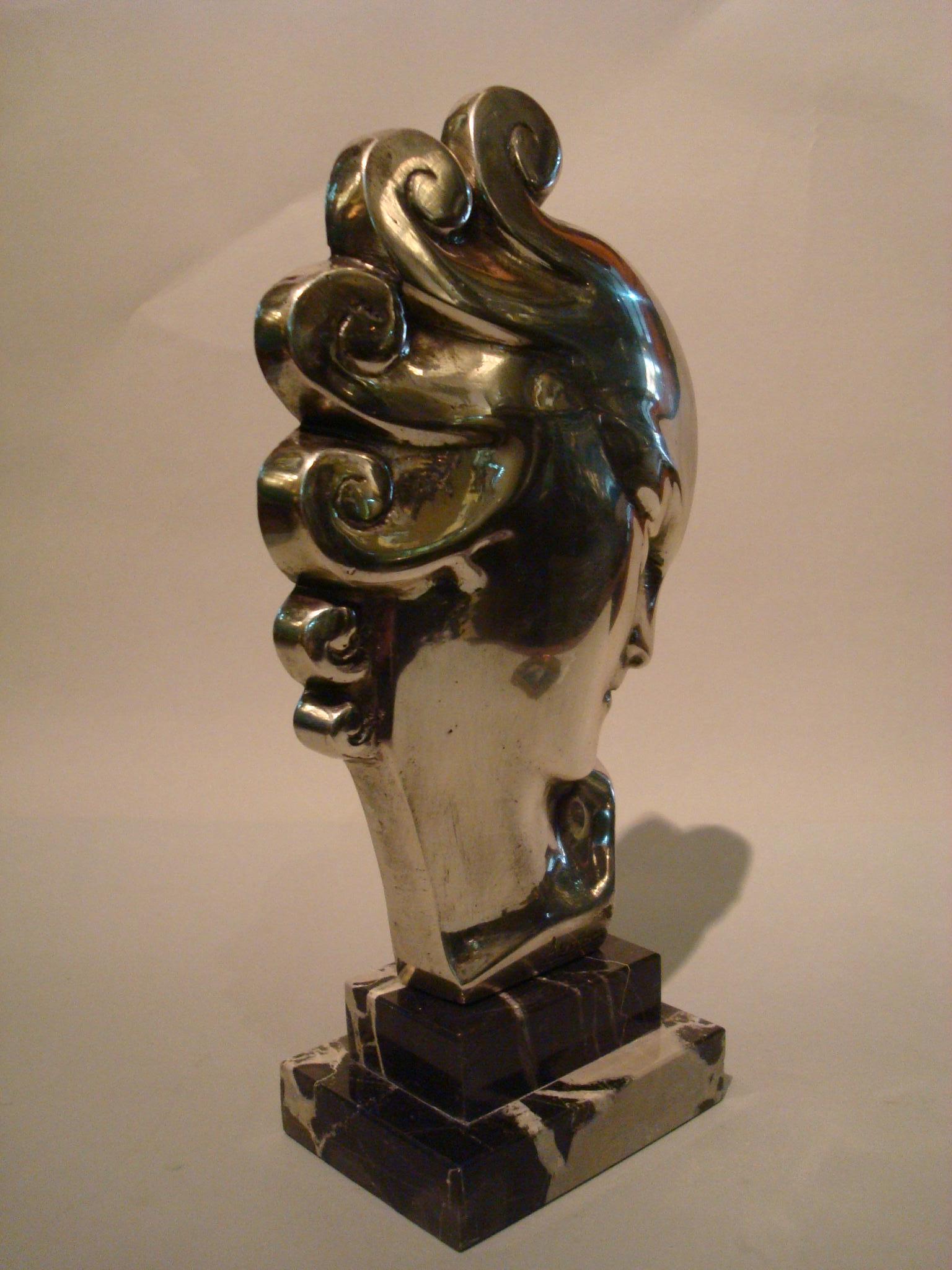Art Deco Silvered Bronze Bust Sculpture of a Woman / France, 1930 In Good Condition In Buenos Aires, Olivos