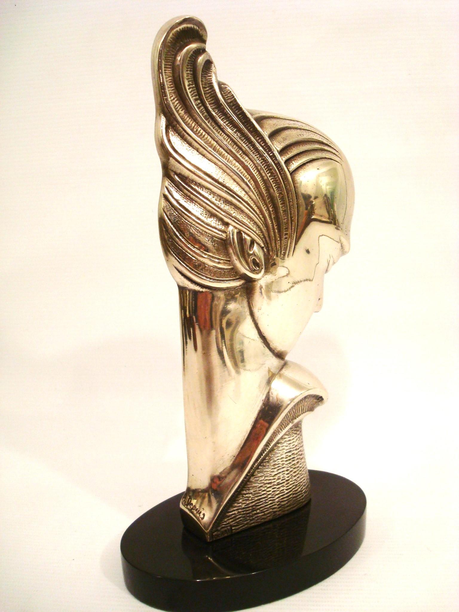 Escultura Art Decó de busto de mujer en bronce plateado / Francia, 1930 Plateado en venta
