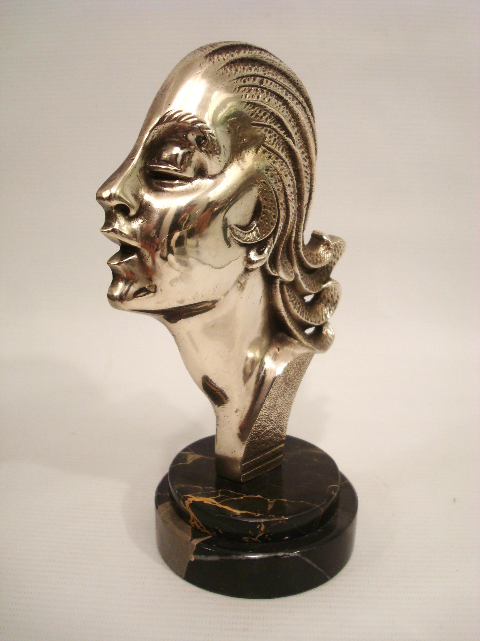Escultura Art Decó de busto de mujer en bronce plateado / Francia, 1930 Bronce en venta