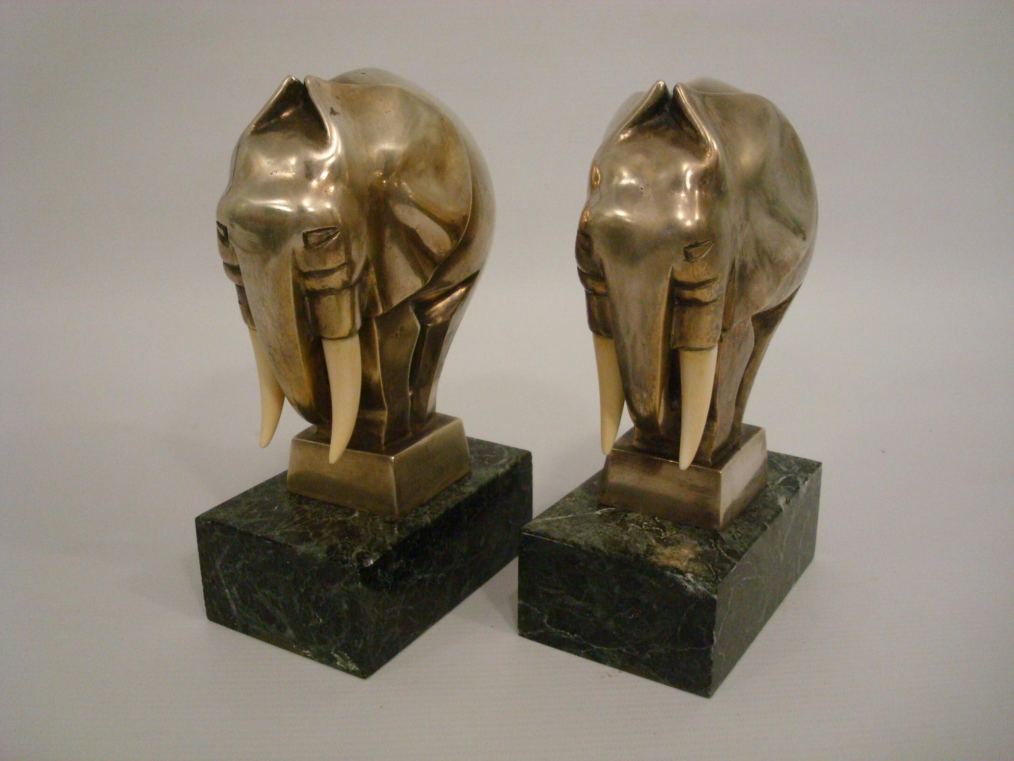Art Deco Silvered Bronze Elephant Bookends Signed G. H. Laurent, France, 1920s In Good Condition For Sale In Buenos Aires, Olivos