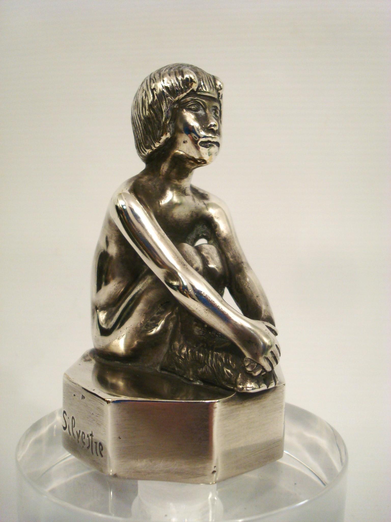 Art Deco Faun aus versilberter Bronze, Auto Maskottchen Kühlerfigur, Frankreich, 1920 (Art déco) im Angebot