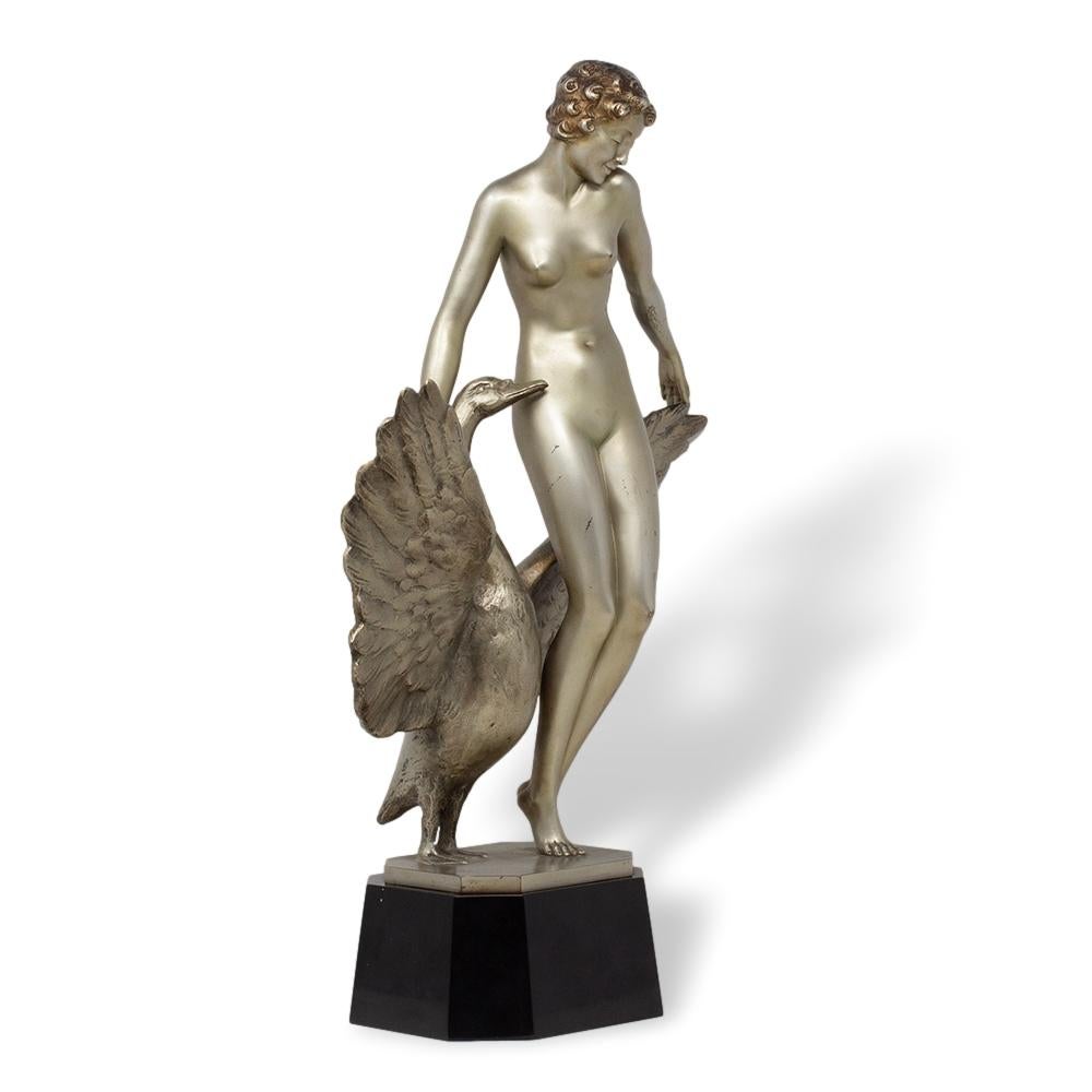 Français Figure en bronze argenté Art Deco Léda et le Swan par Paul Philippe en vente