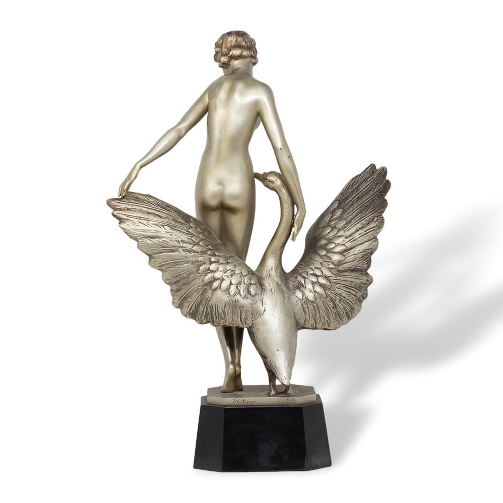 20ième siècle Figure en bronze argenté Art Deco Léda et le Swan par Paul Philippe en vente
