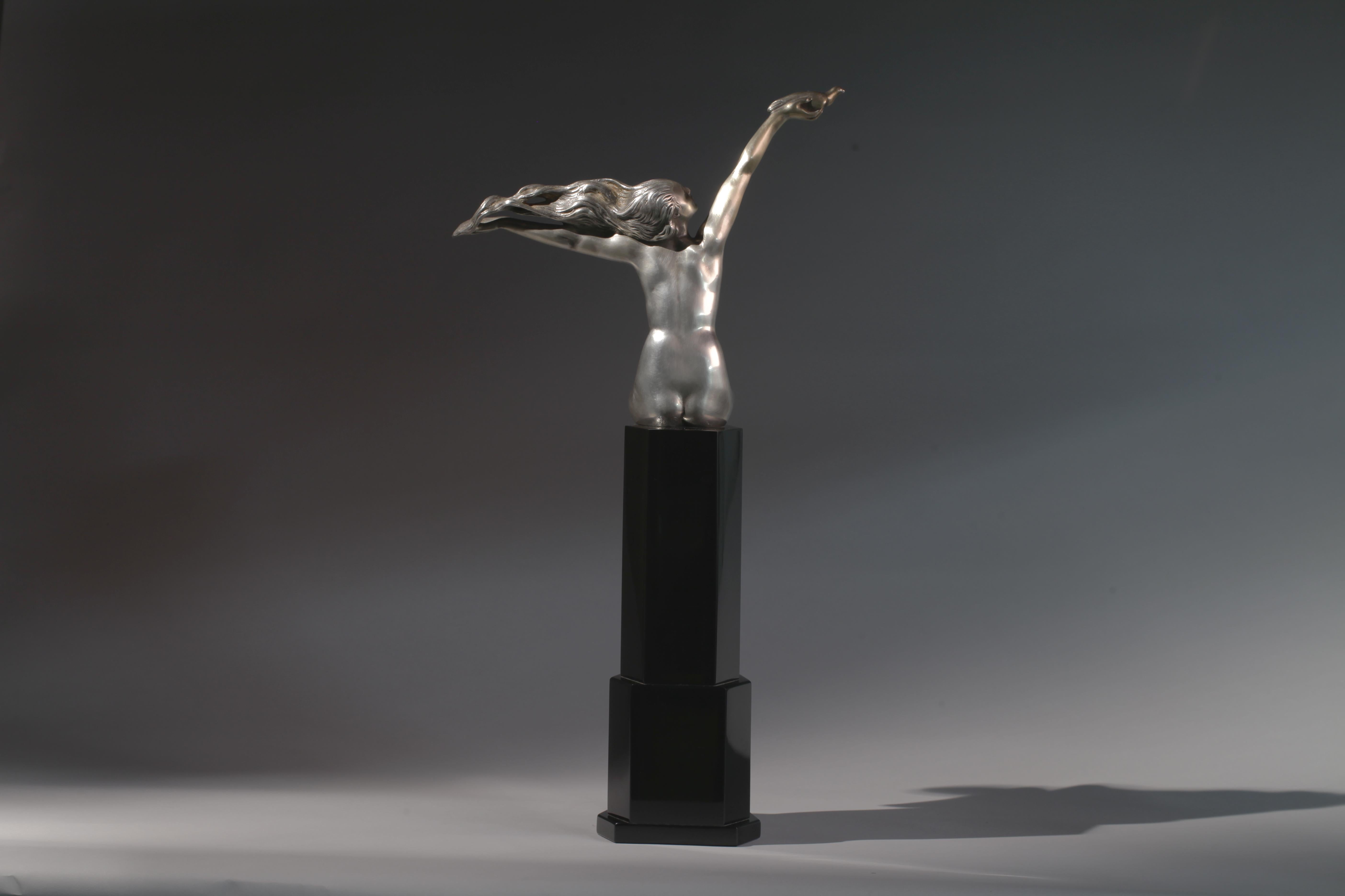 This extremely highly stylized bronze sculpture by the famous Italian artist Amadeo Gennarelli, and titled The Carrier Pigeon, is one of the most important additions to a collection of major Art Deco sculpture one can buy. The superbly cast silvered
