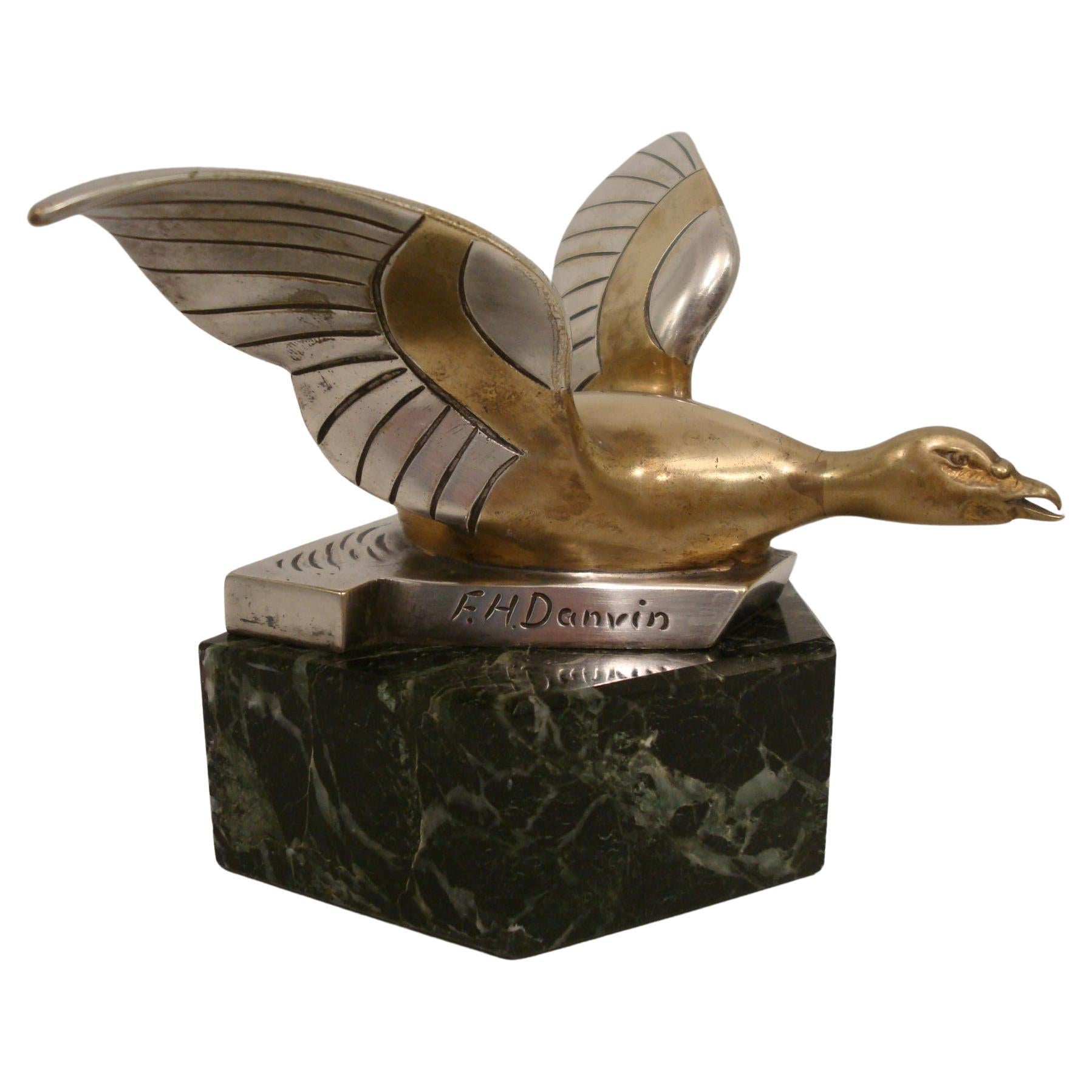 Art Deco Versilberte Bronze Fliegende Gans Skulptur / Briefbeschwerer. Frankreich 1920er Jahre
