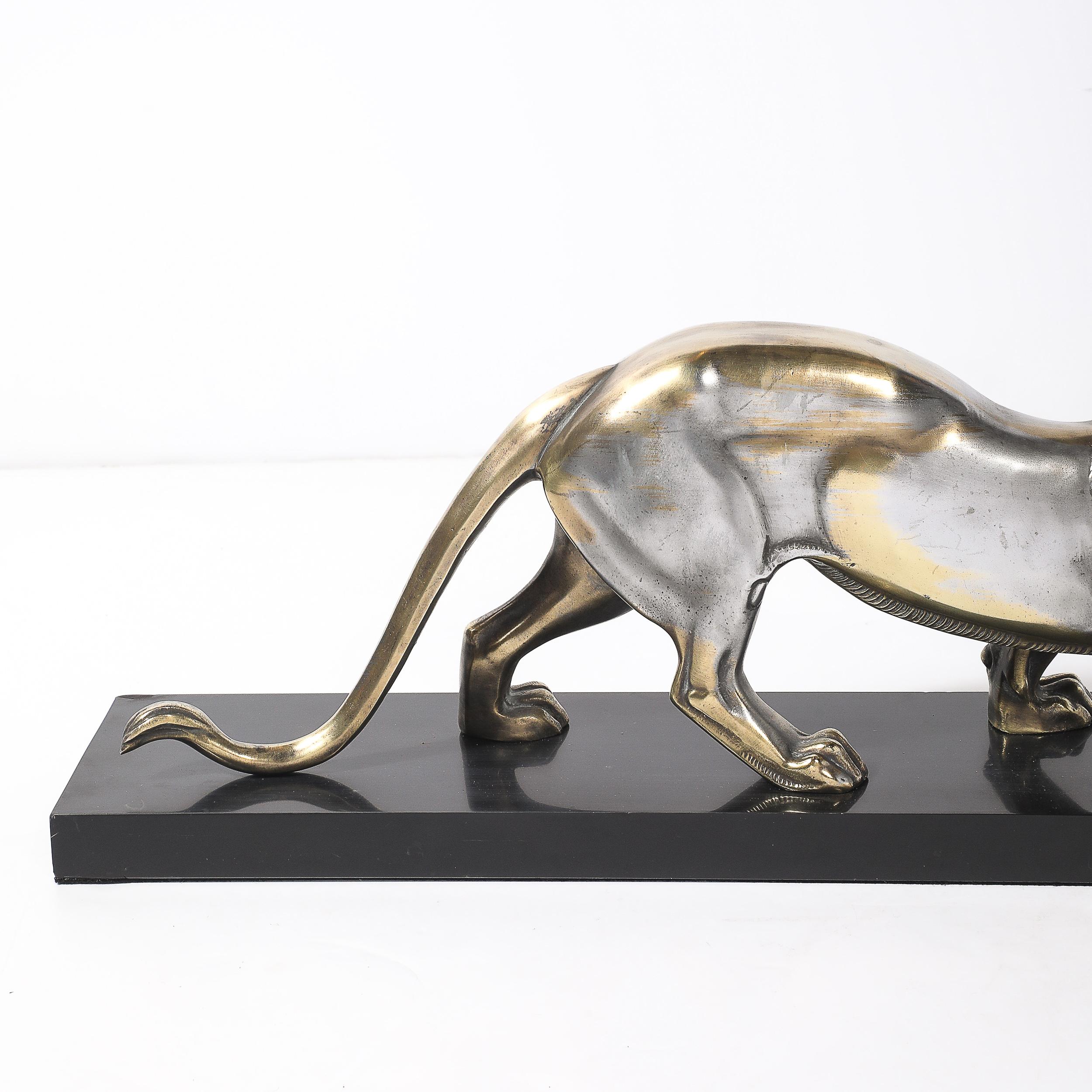 Sculpture Art Déco en bronze argenté représentant un lion sur une base en marbre noir en vente 4