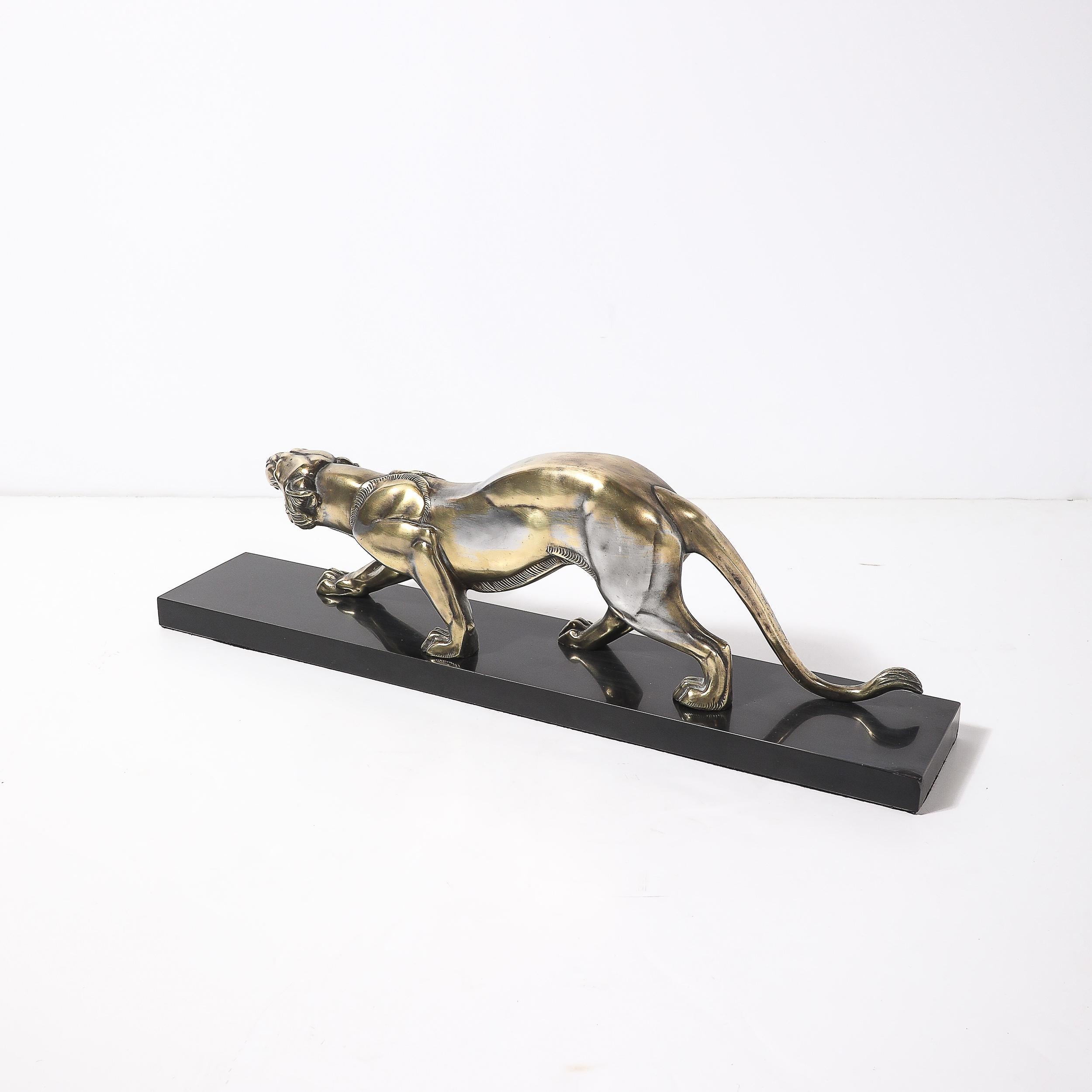 Sculpture Art Déco en bronze argenté représentant un lion sur une base en marbre noir en vente 9