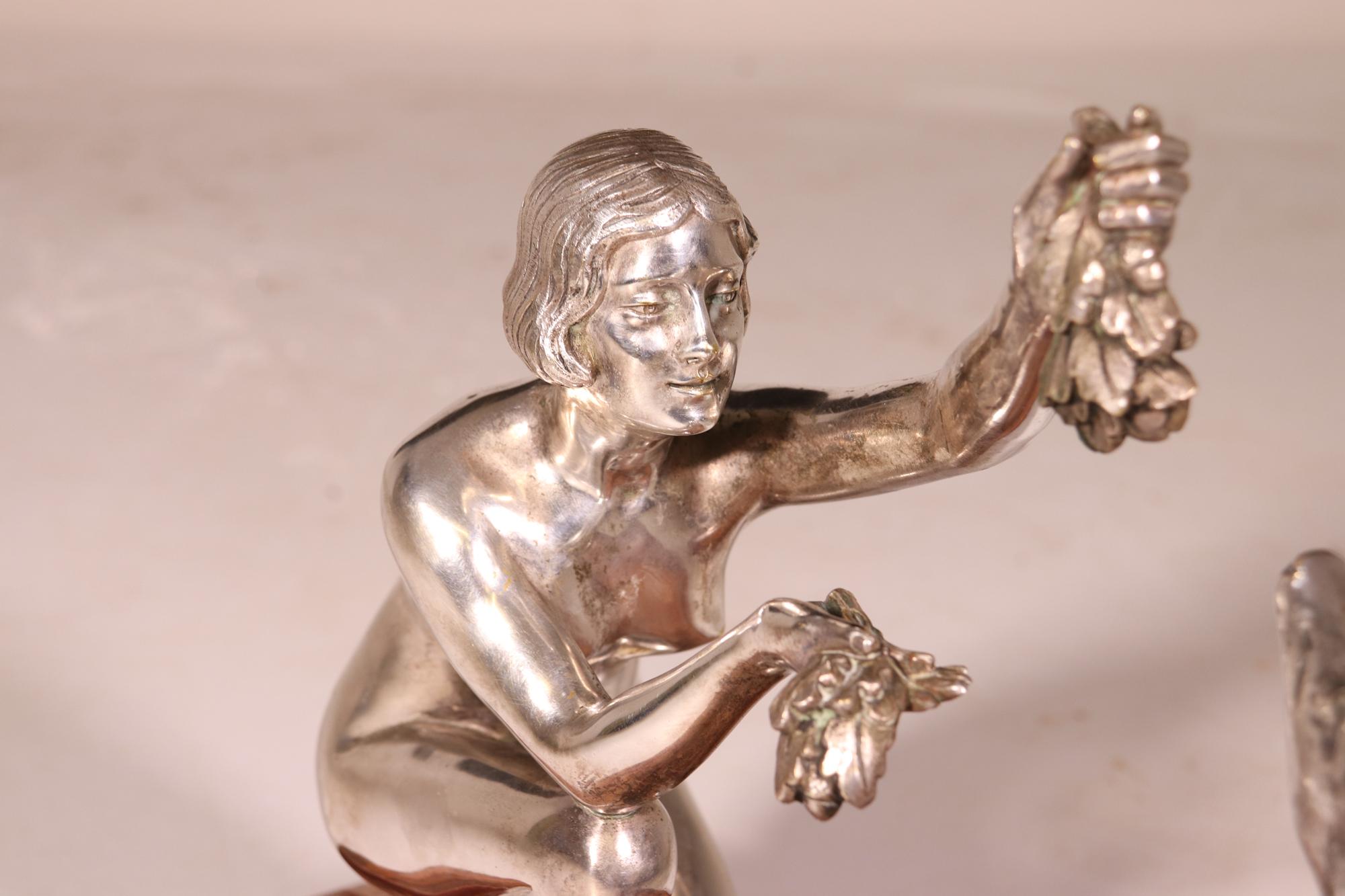 Bronze argenté Art Déco représentant une femme nourrissant un cerf par DArte C1930 en vente 1