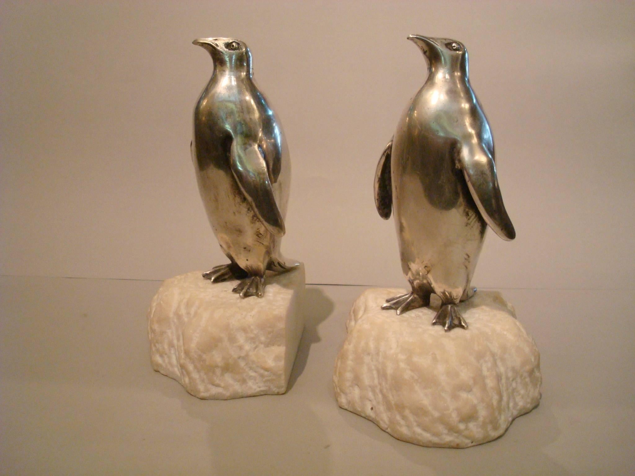 Art Deco pair of Penguin bookends, mounted over alabaster bases, they look as ice Rocks. Silver plated bronze.
Very nice Art Deco birds.