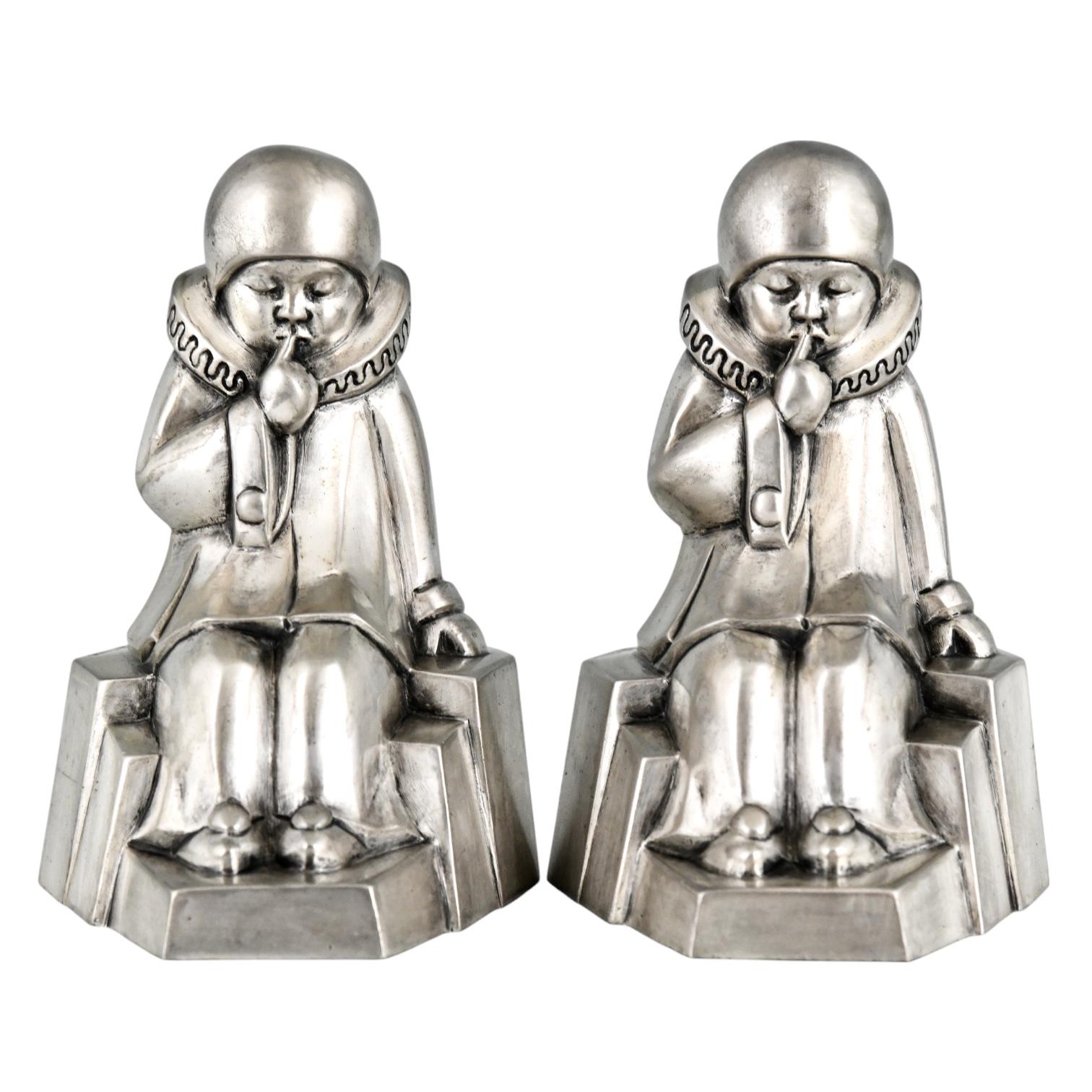 French Art Deco silvered bronze pierrot bookends by Jean de la Fontinelle. For Sale