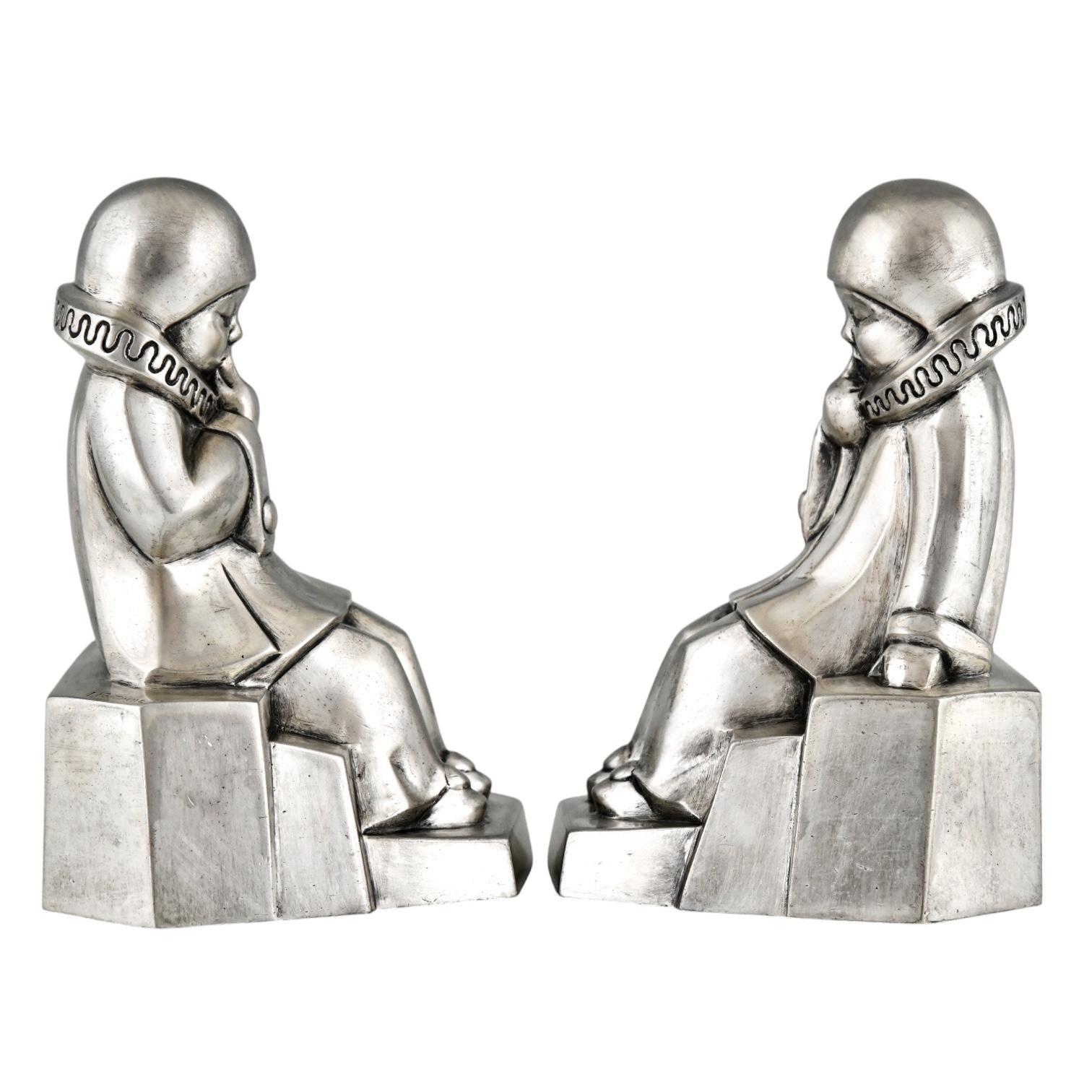 Silvered Art Deco silvered bronze pierrot bookends by Jean de la Fontinelle. For Sale