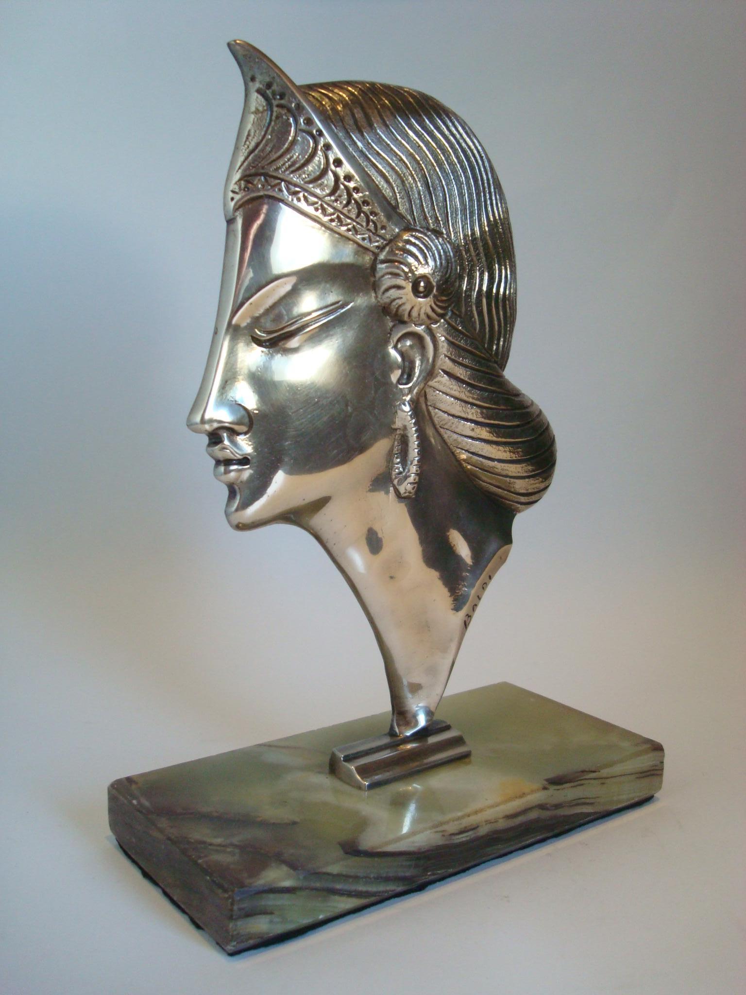 Art Deco Silvered Bronze Sculpture / Bust of a Princess, 1920´s In Good Condition For Sale In Buenos Aires, Olivos