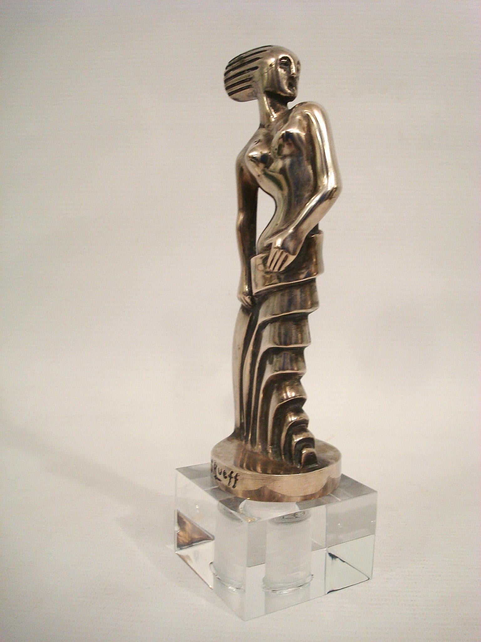 Versilberte Bronzeskulptur einer stehenden Frau im Art déco-Stil von S. Rueff, Frankreich, 1925 im Angebot 3