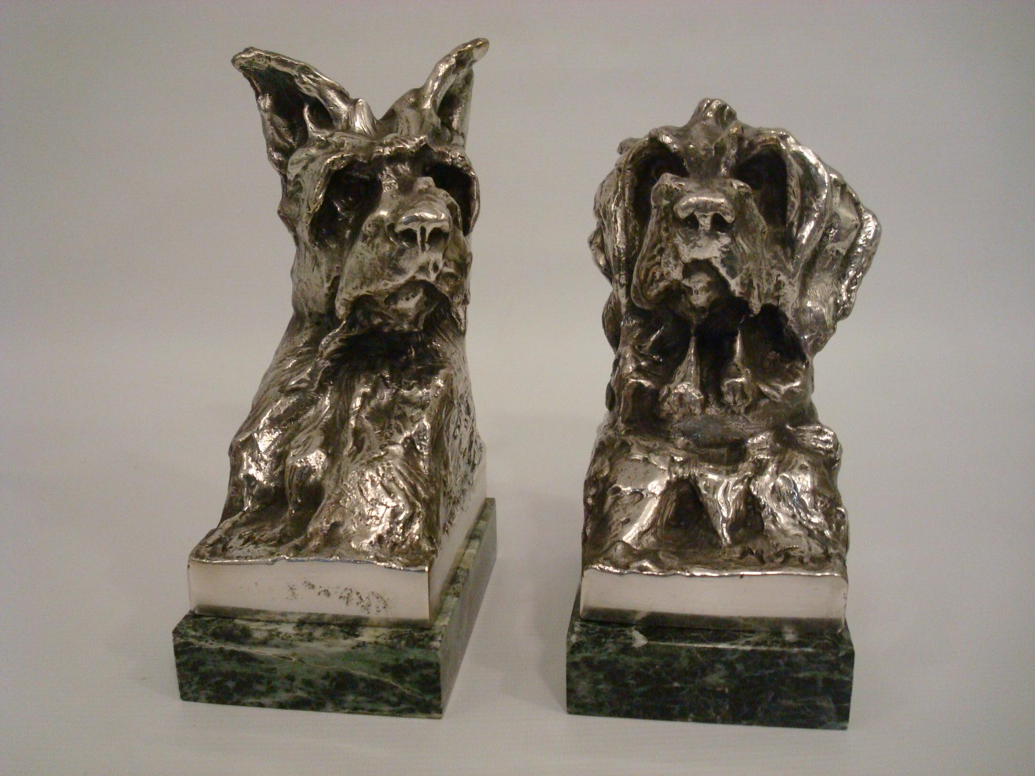Serre-livres Art Déco en bronze argenté avec buste de chien de terrier M. Louis Fiot, 1920 en vente 1