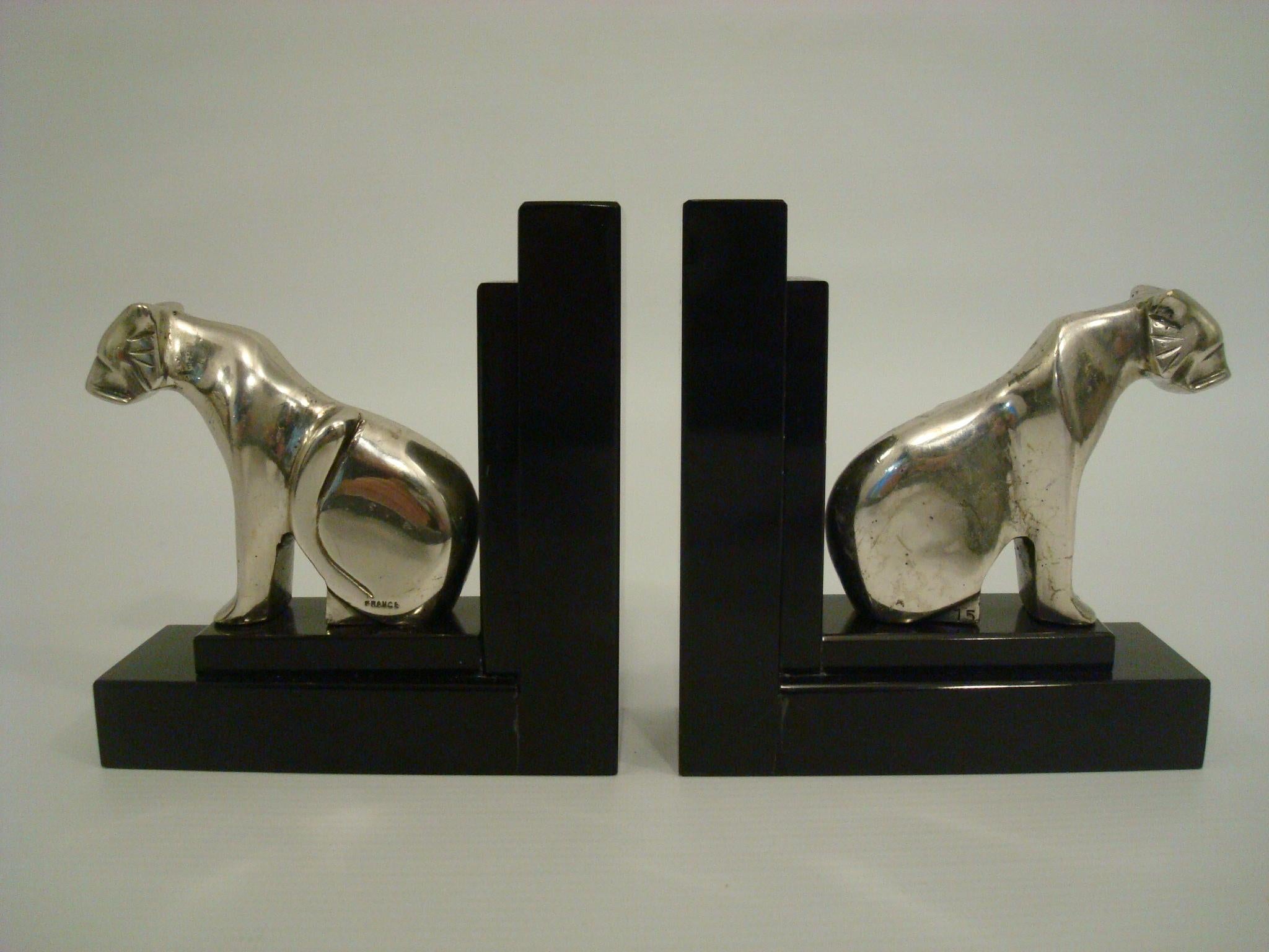 Art Deco Silvered Bronze Tiger Bookends - France 1930´s
Tigers are mounted over Belgium Black Marble.