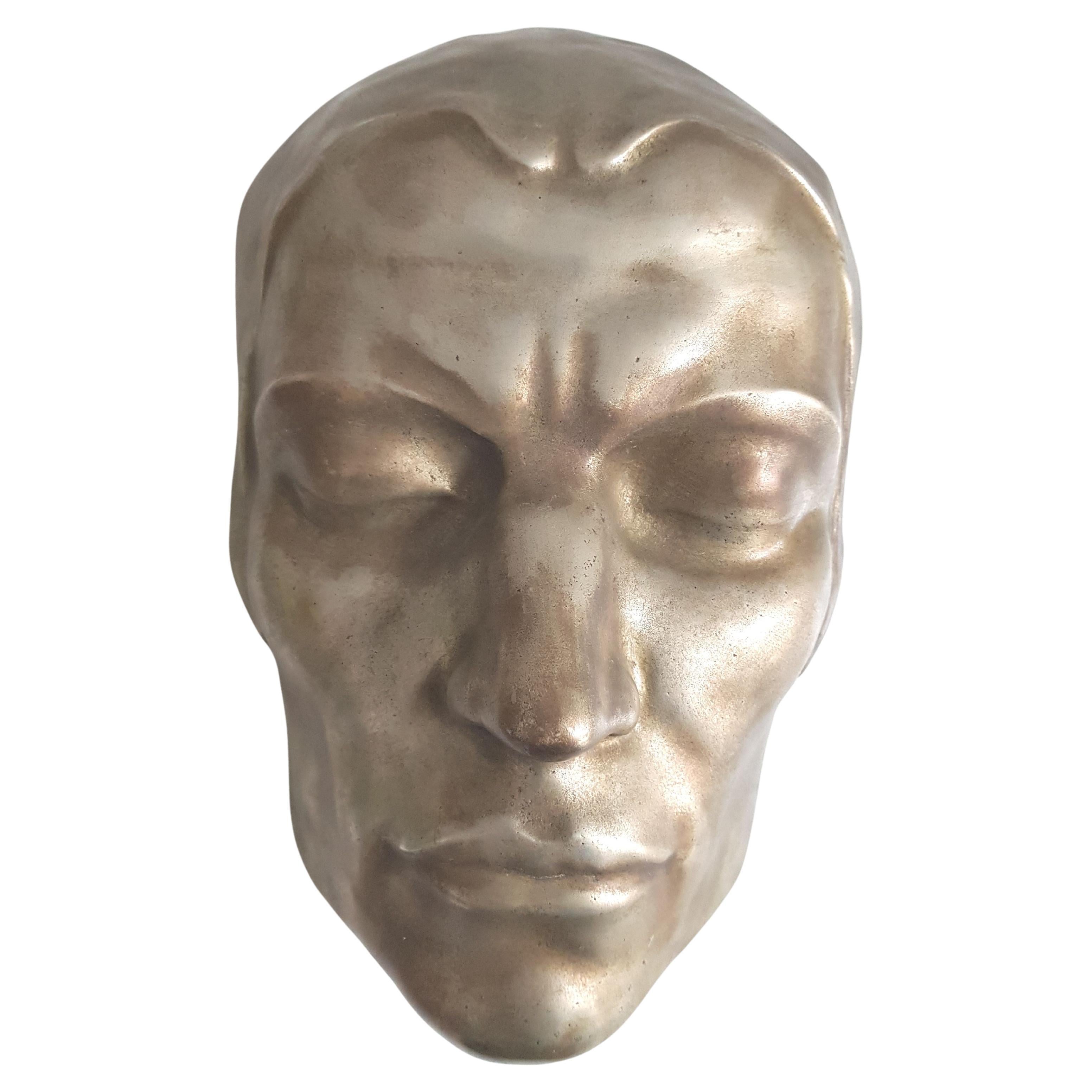 Art Deco Versilberte Bronzeskulptur an der Wand von Doris Kathleen Flinn im Angebot