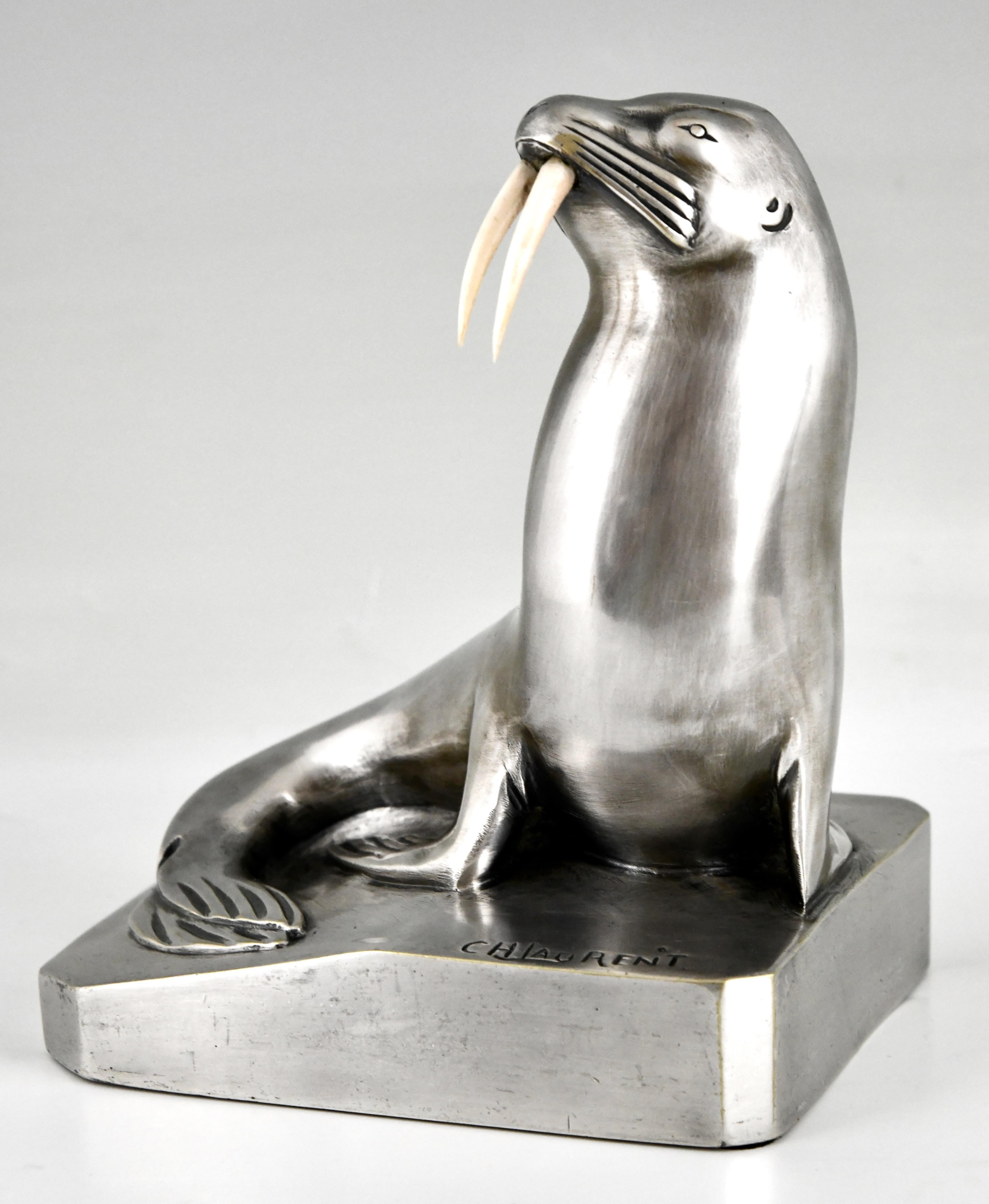 Argenté Serre-livres Art Déco en bronze argenté Walrus signé par G.H. Laurent en vente