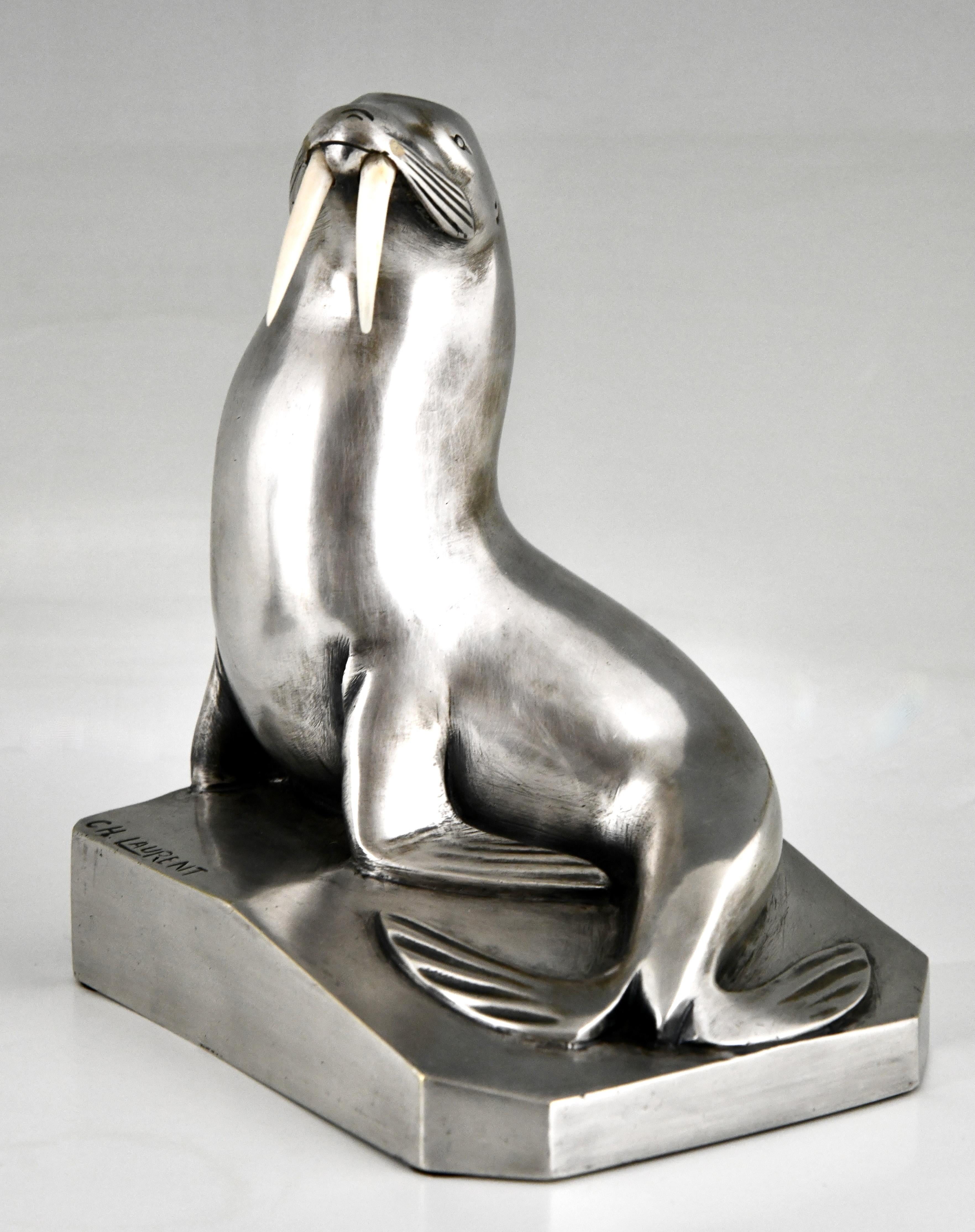 Serre-livres Art Déco en bronze argenté Walrus signé par G.H. Laurent Bon état - En vente à Antwerp, BE
