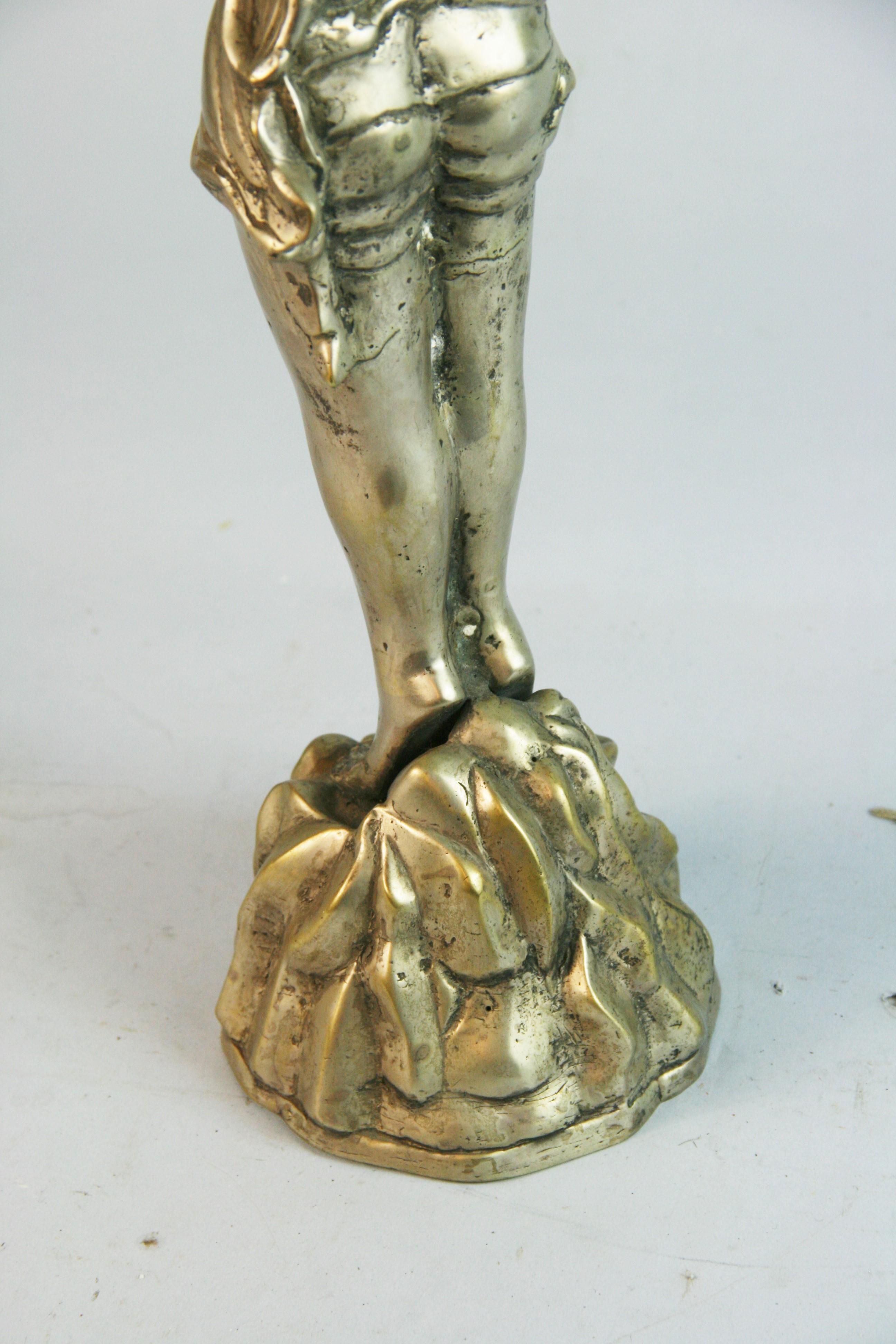 Lampe figurative Art Déco argentée avec globe en verre dépoli en vente 7