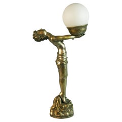 Lampe figurative Art Déco argentée avec globe en verre dépoli