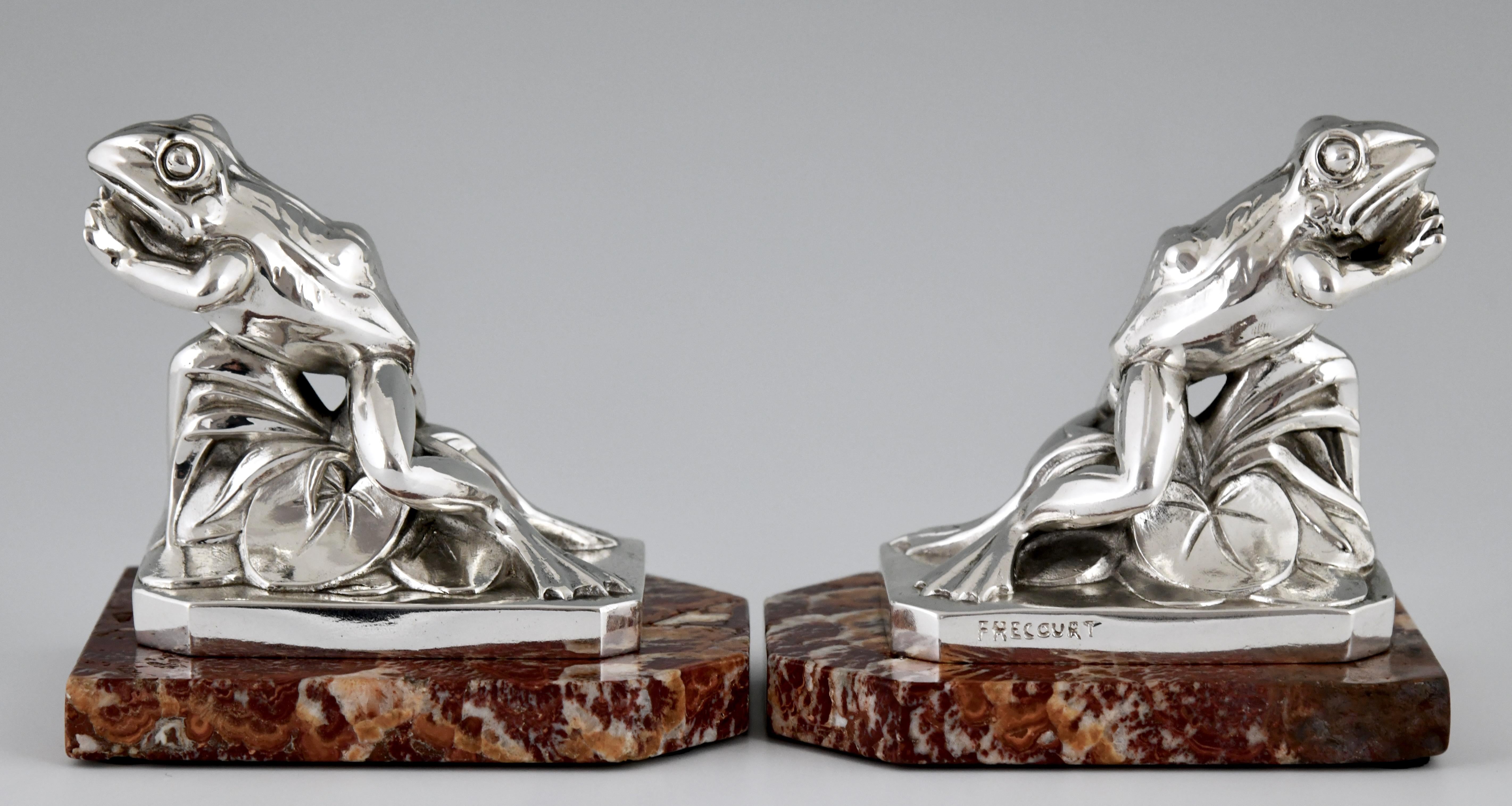 Art Deco silvered frog bookends by Maurice Frecourt. In Good Condition For Sale In Antwerp, BE