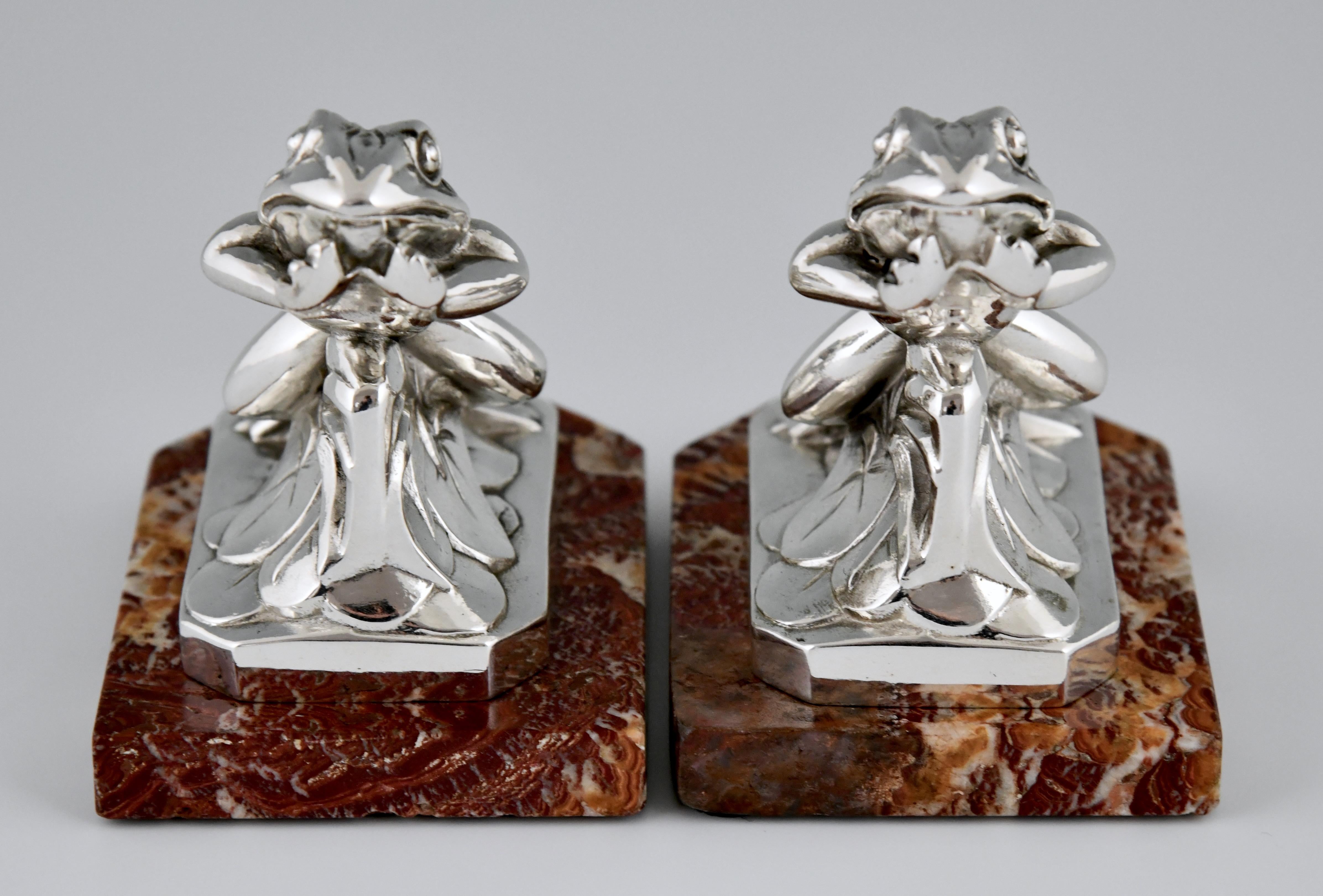 Mid-20th Century Art Deco silvered frog bookends by Maurice Frecourt. For Sale