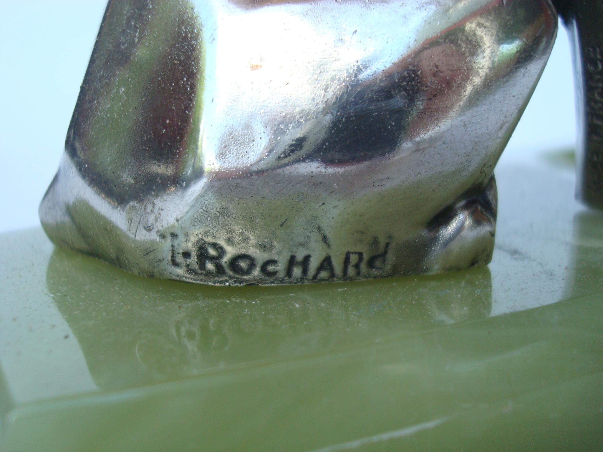 Argenté Cendrier ou plat à bijoux Art Déco en métal argenté représentant un bulldog, Irene Rochard, France en vente