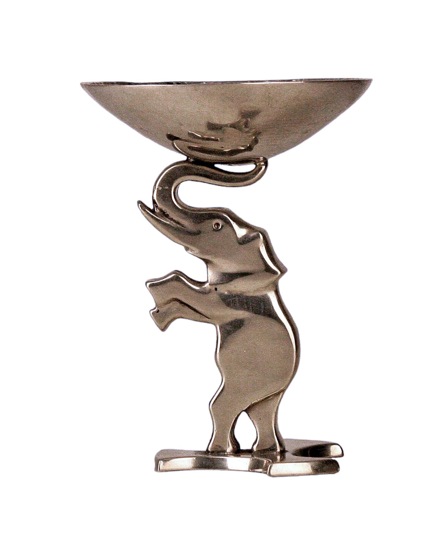 1930s Art Déco silvered metal elephant sculpture holding a bowl/ashtray by Werkstätte Hagenauer Wien, Austria

By: Werkstätte Hagenauer Wien, Karl Hagenauer
Material: metal, silver, silver plate
Technique: cast, molded, silvered, plated, polished,
