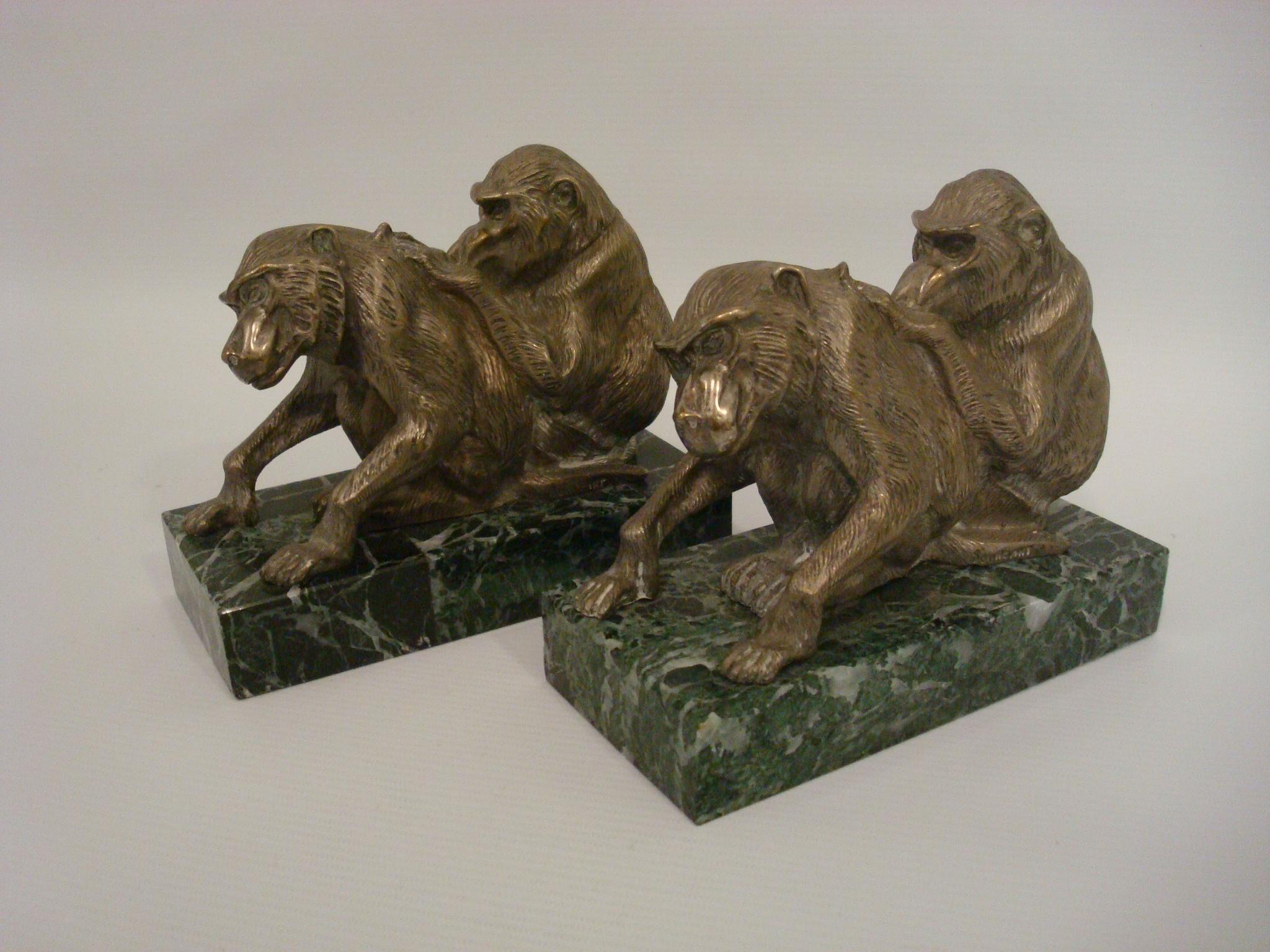 Art déco Sculpture en argent Art Dco d'un groupe de serre-livres en forme de singe, France, vers 1925 en vente