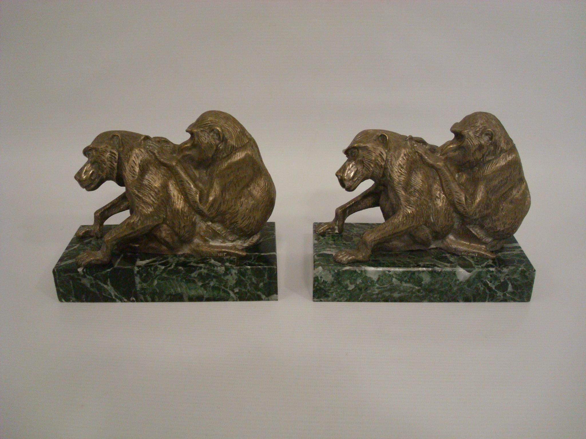 French Art Deco Silvered Sculpture of a Group of Monkey's Bookends, France, circa 1925 For Sale