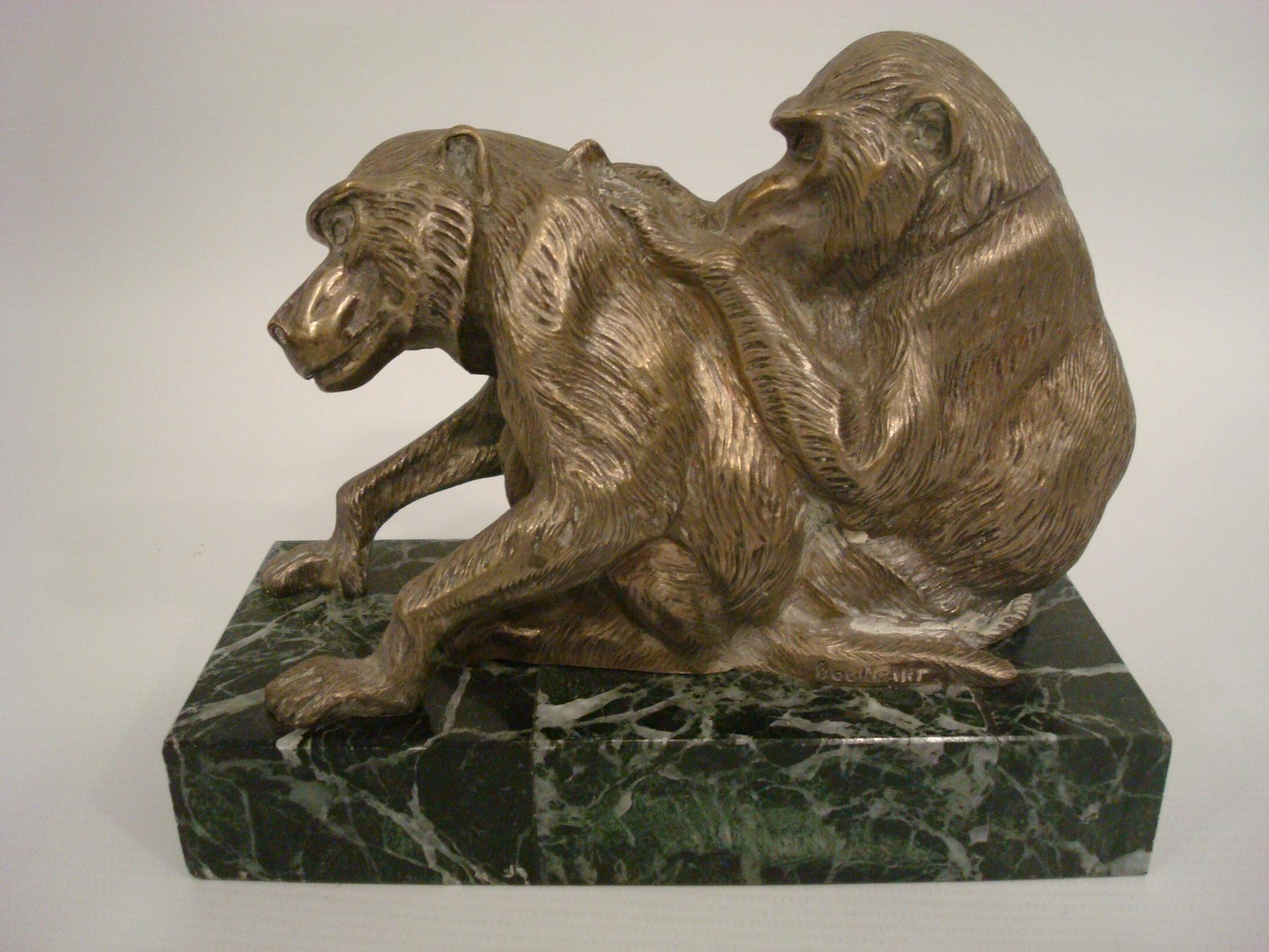 Marble Art Deco Silvered Sculpture of a Group of Monkey's Bookends, France, circa 1925 For Sale