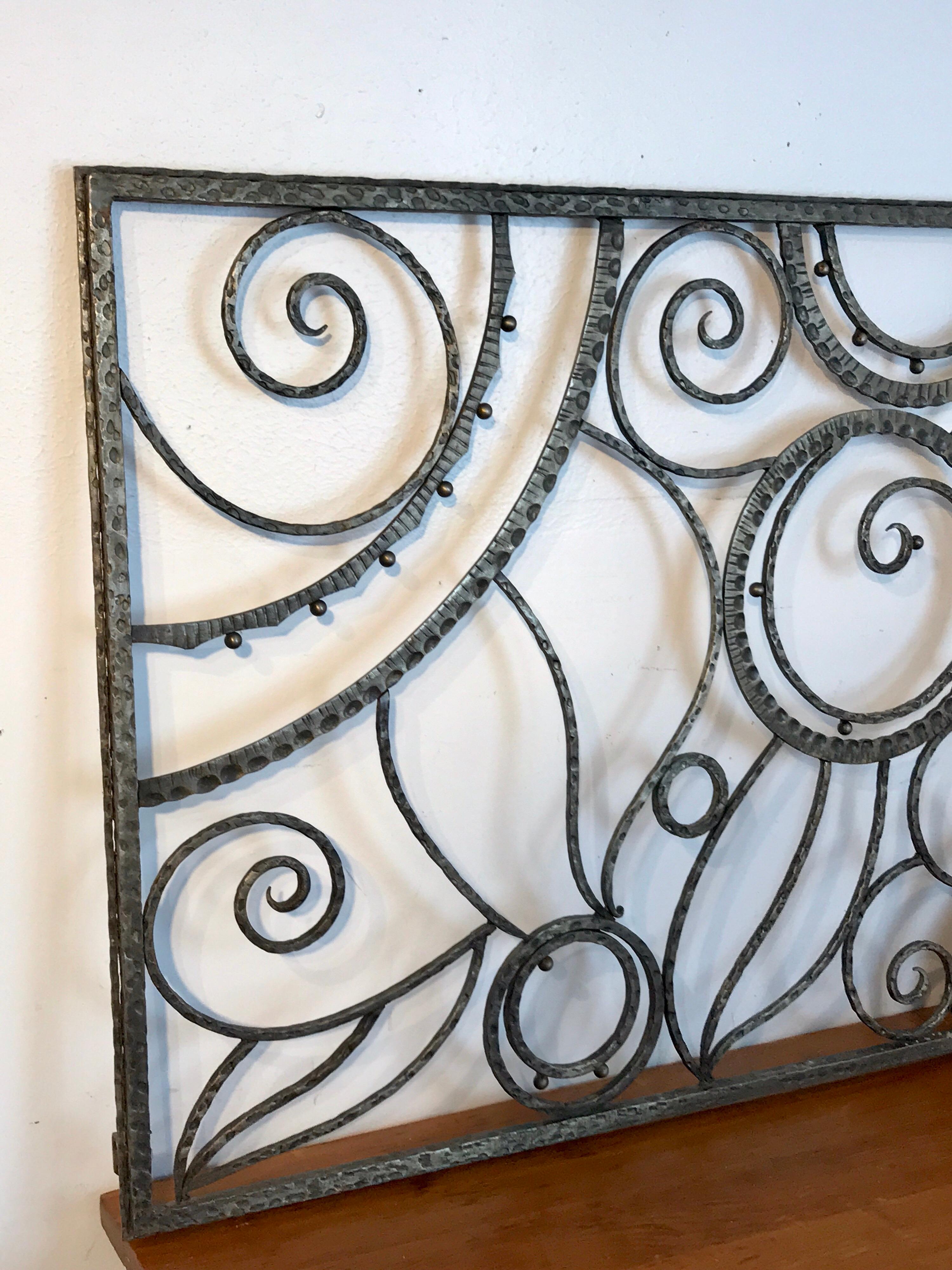 Art Deco Silvered Wrought Iron Grate after Edgar Brandt In Good Condition In West Palm Beach, FL