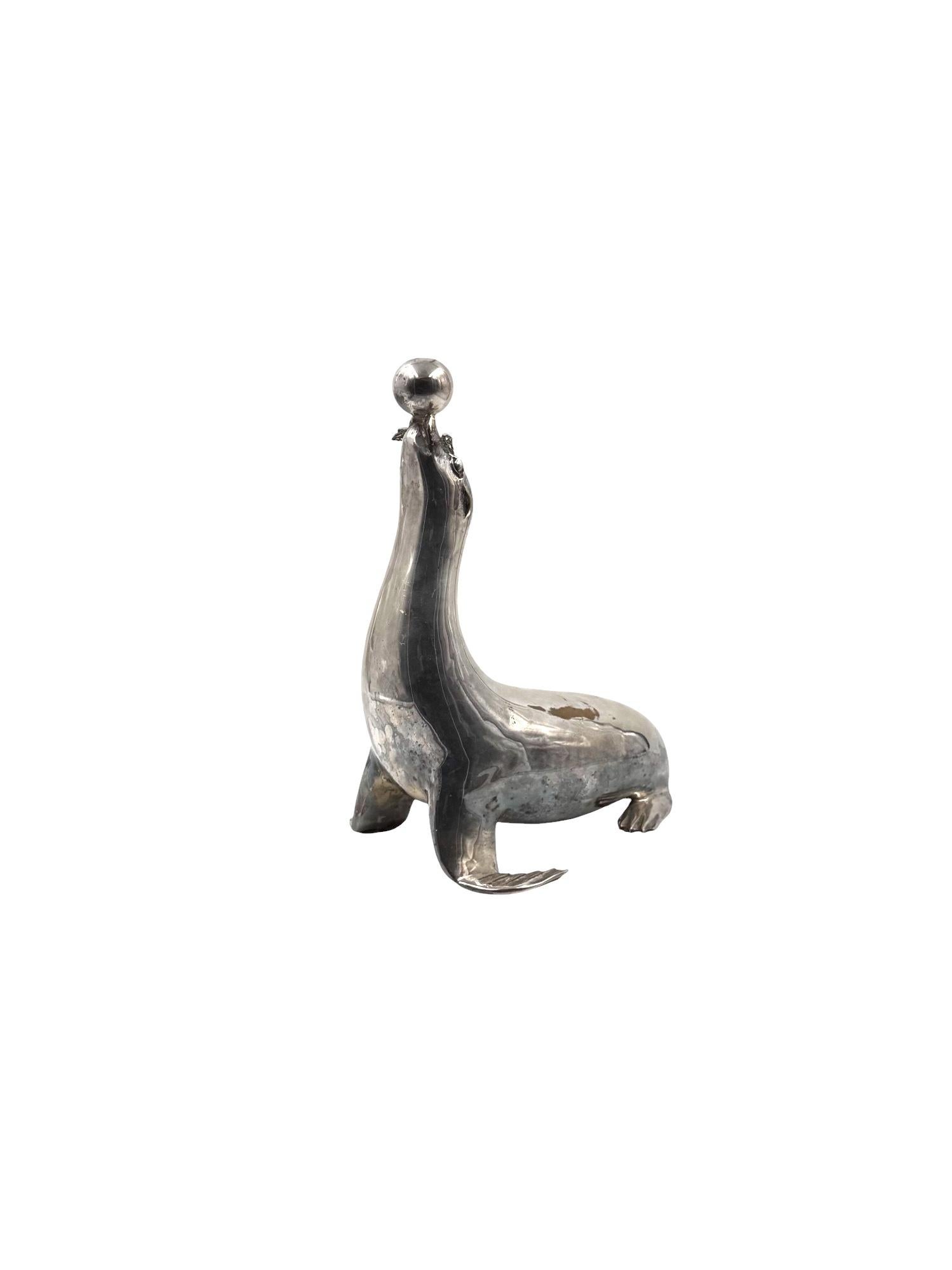 Art deco silverplated brass Seal sculpture, France 1940s in vendita 4