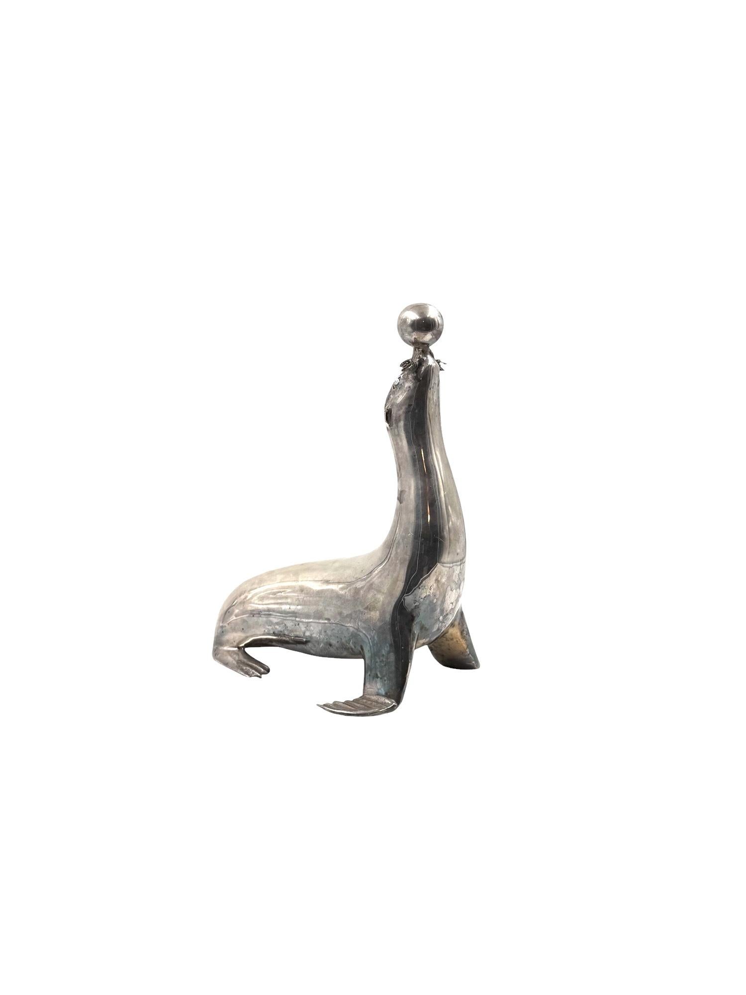 Art deco silverplated brass Seal sculpture, France 1940s in vendita 8