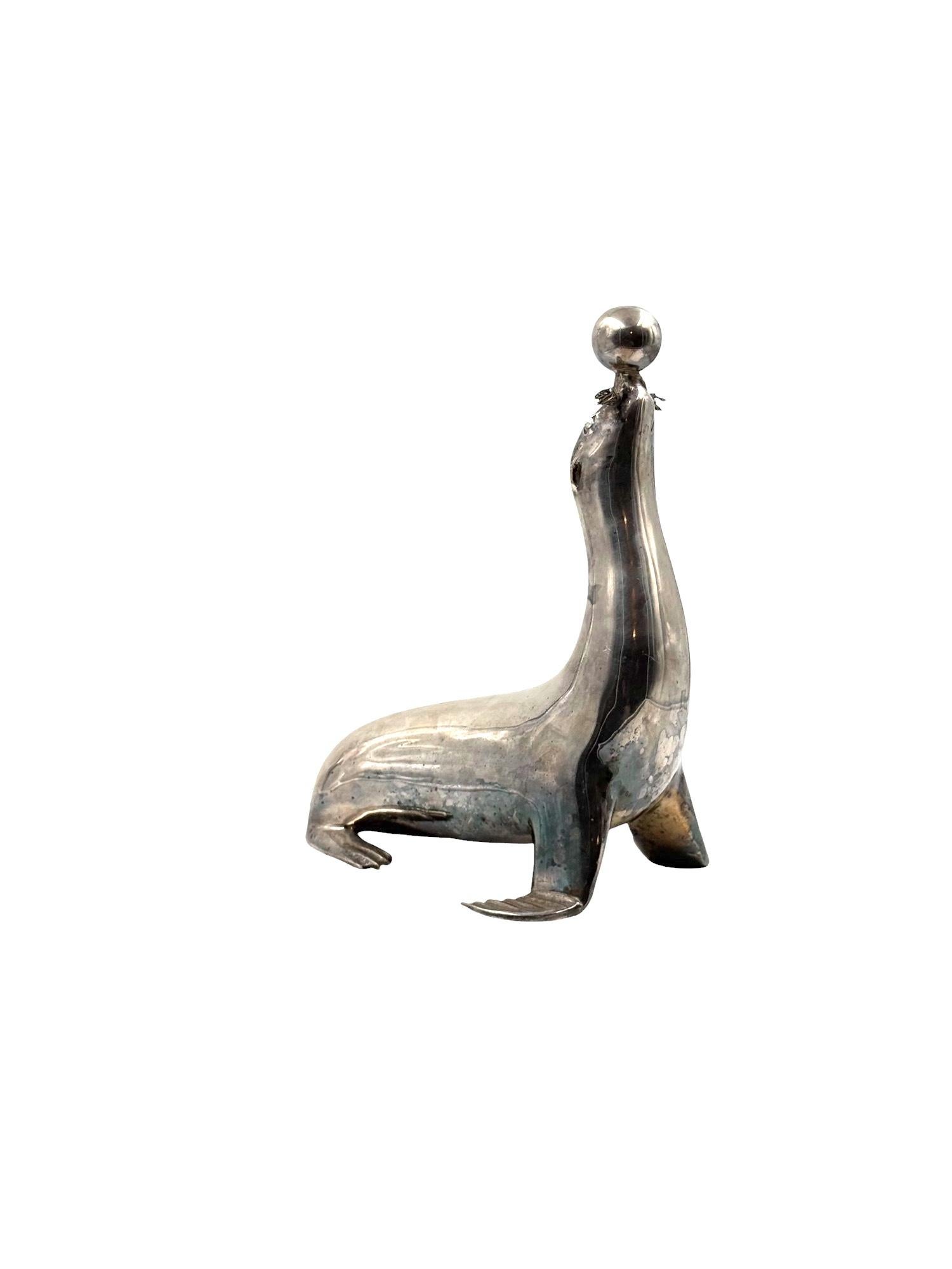 Art deco silverplated brass Seal sculpture, France 1940s in vendita 9